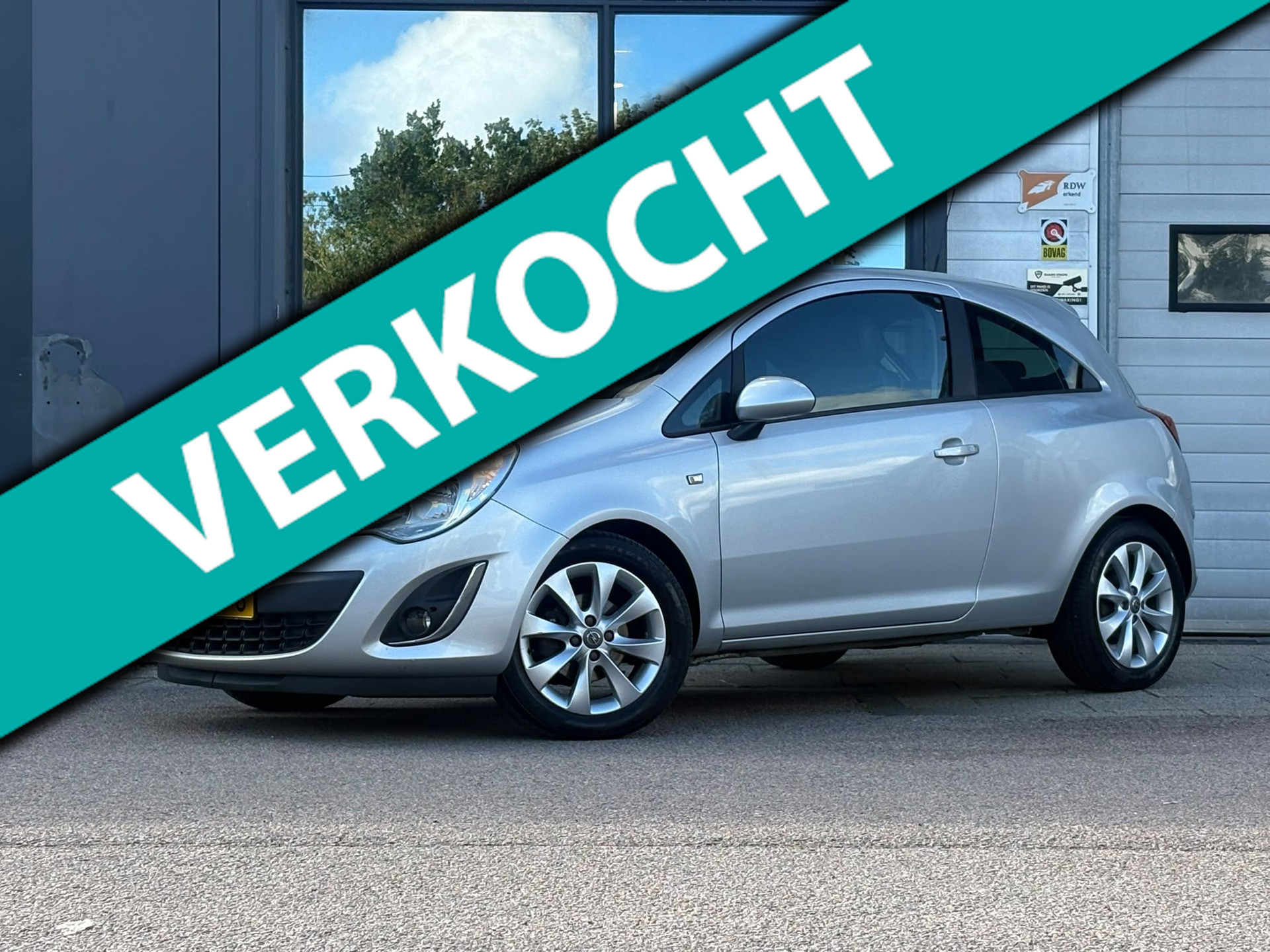 Opel Corsa 1.4-16V Anniversary Edition|NAP| CRUISECR| APK 2012 - voorkant
