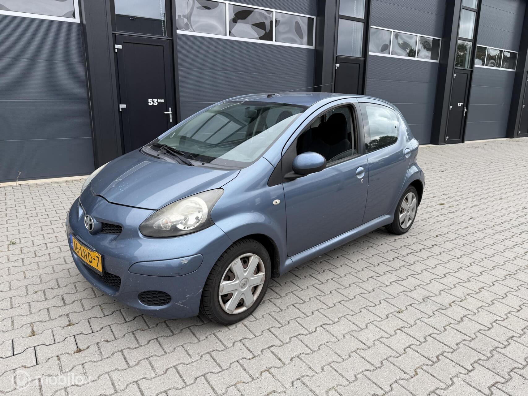 Toyota Toyota Aygo 1.0-12V Aspiration Green 2009 - voorkant