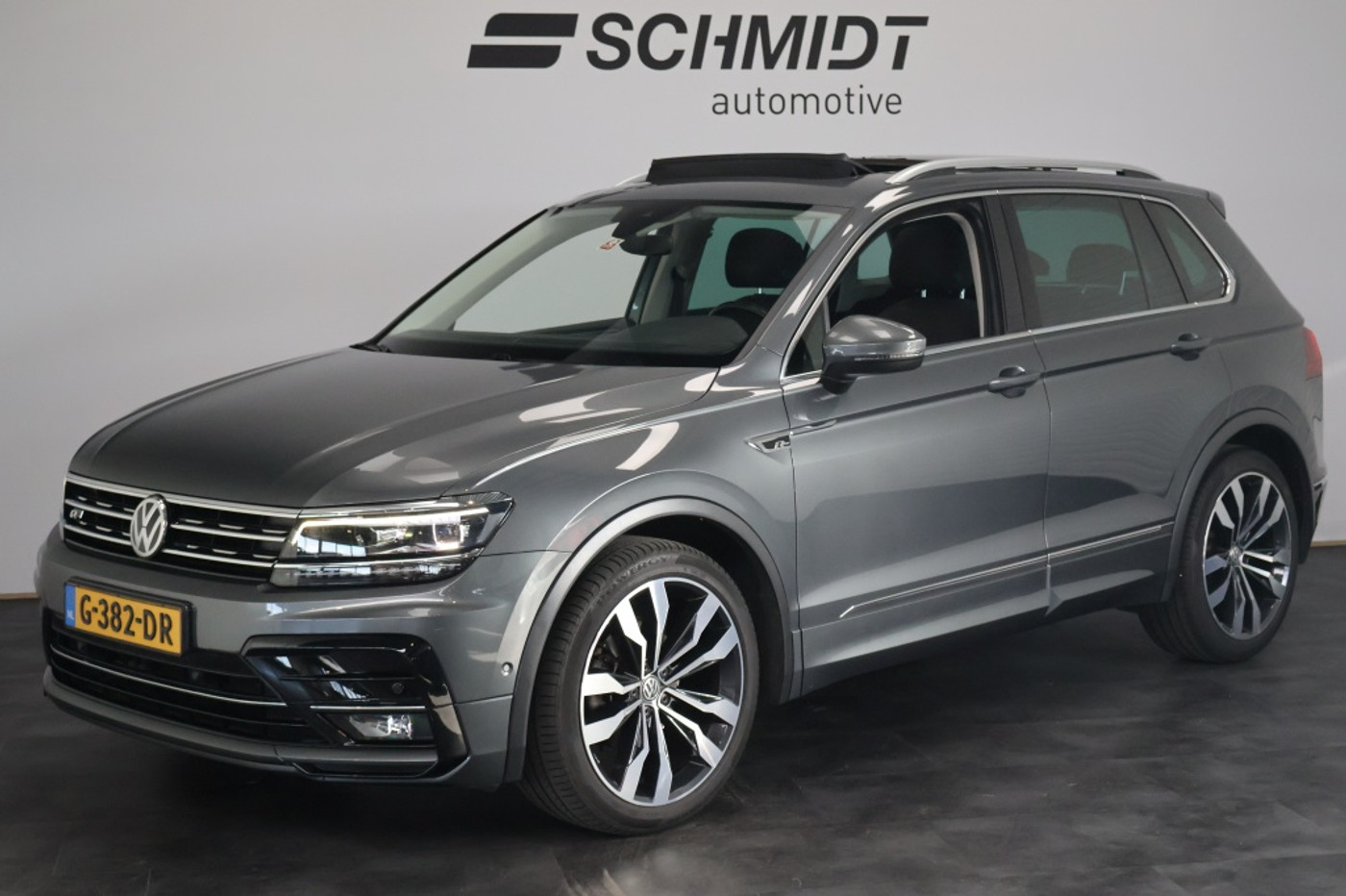 Volkswagen Tiguan 1.5 TSI ACT R-Line | Panorama | Trekhaak | Carplay | ACC | Stoelverwarming | Camera 2019 - voorkant