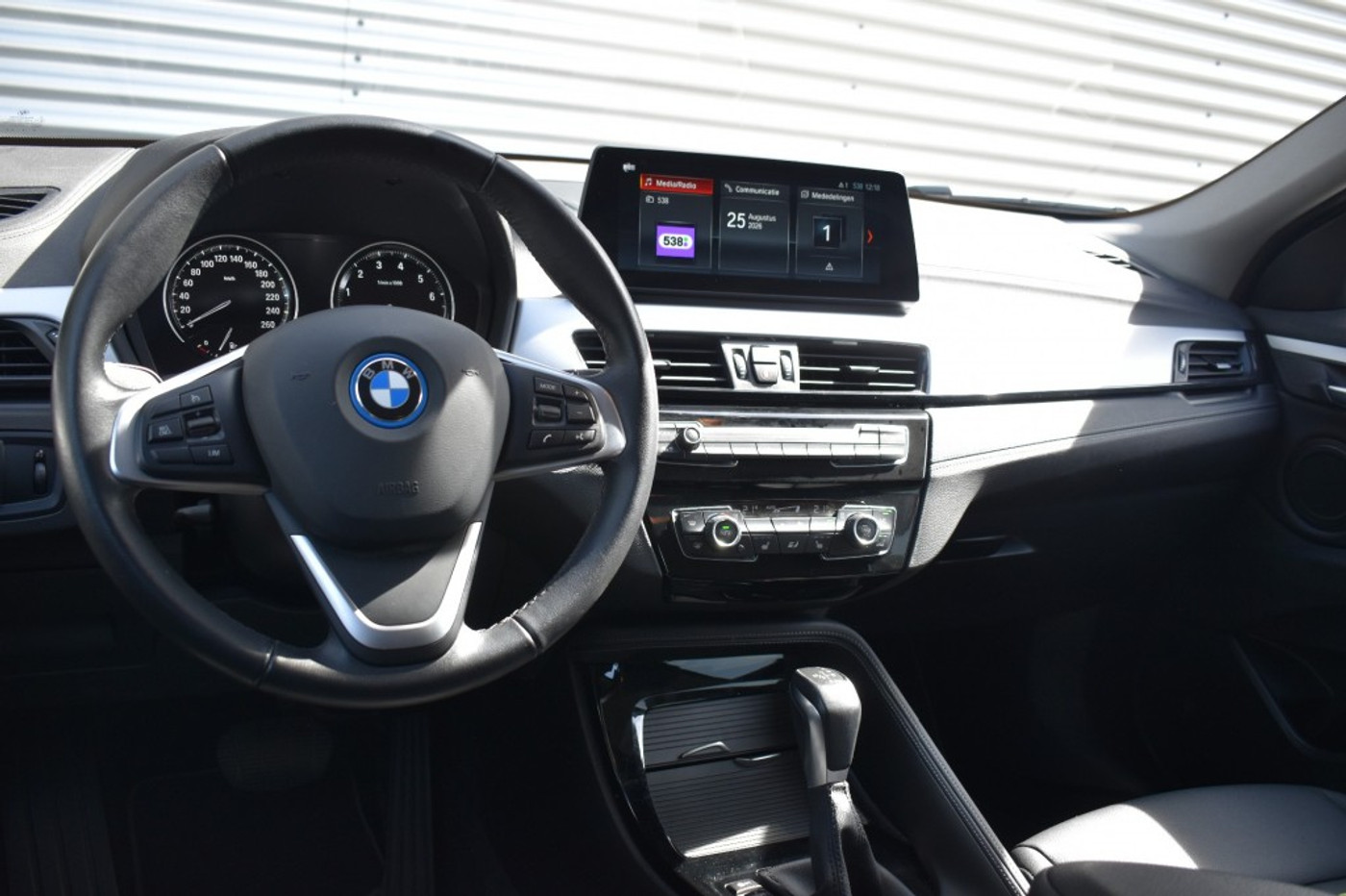 Foto van BMW X2 Xdrive25e