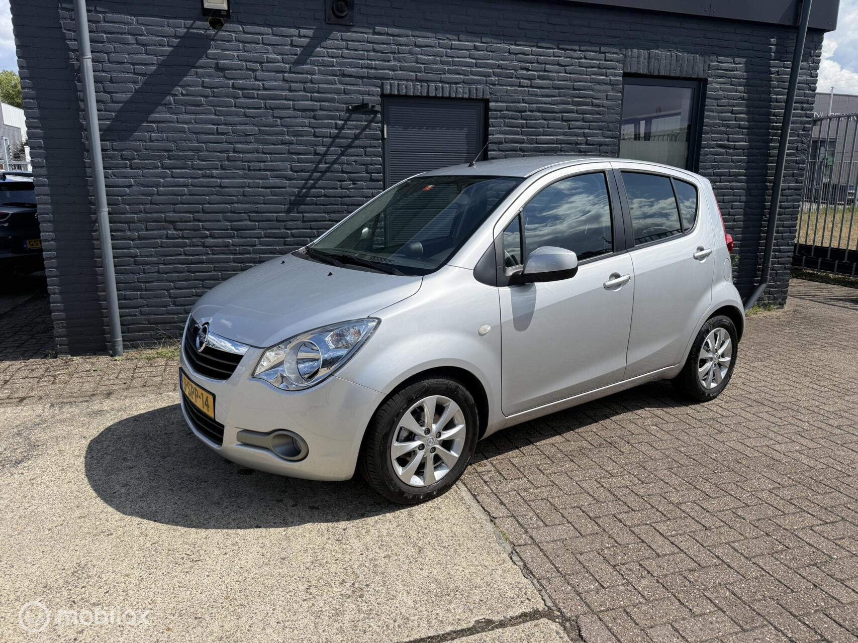 Opel Agila 1.2 Edition 2013 - voorkant