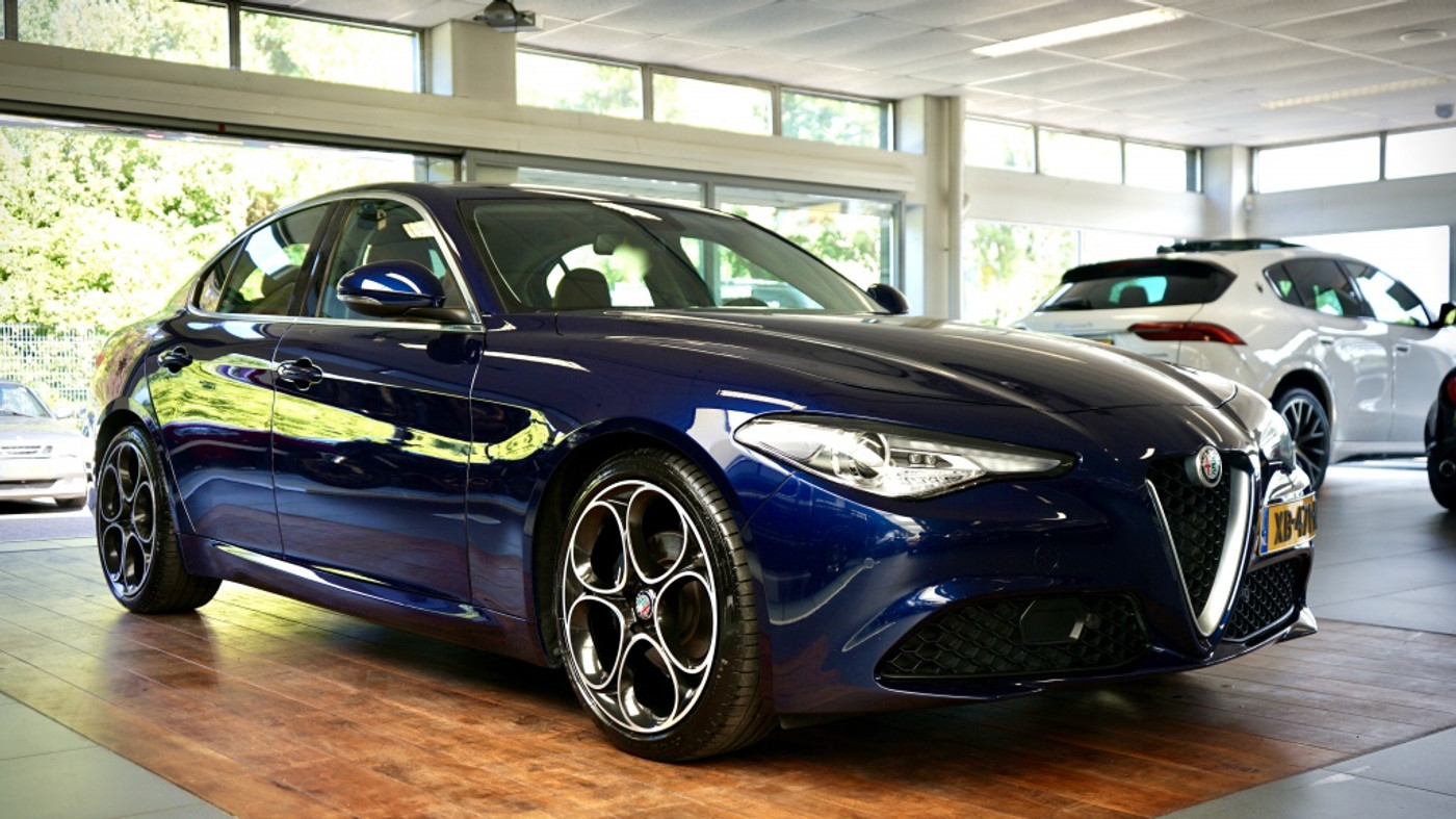 Alfa Romeo Giulia 2.0T Super | 300 pk | Sportuitlaat | Flippers | Veloce int | 2018 - voorkant