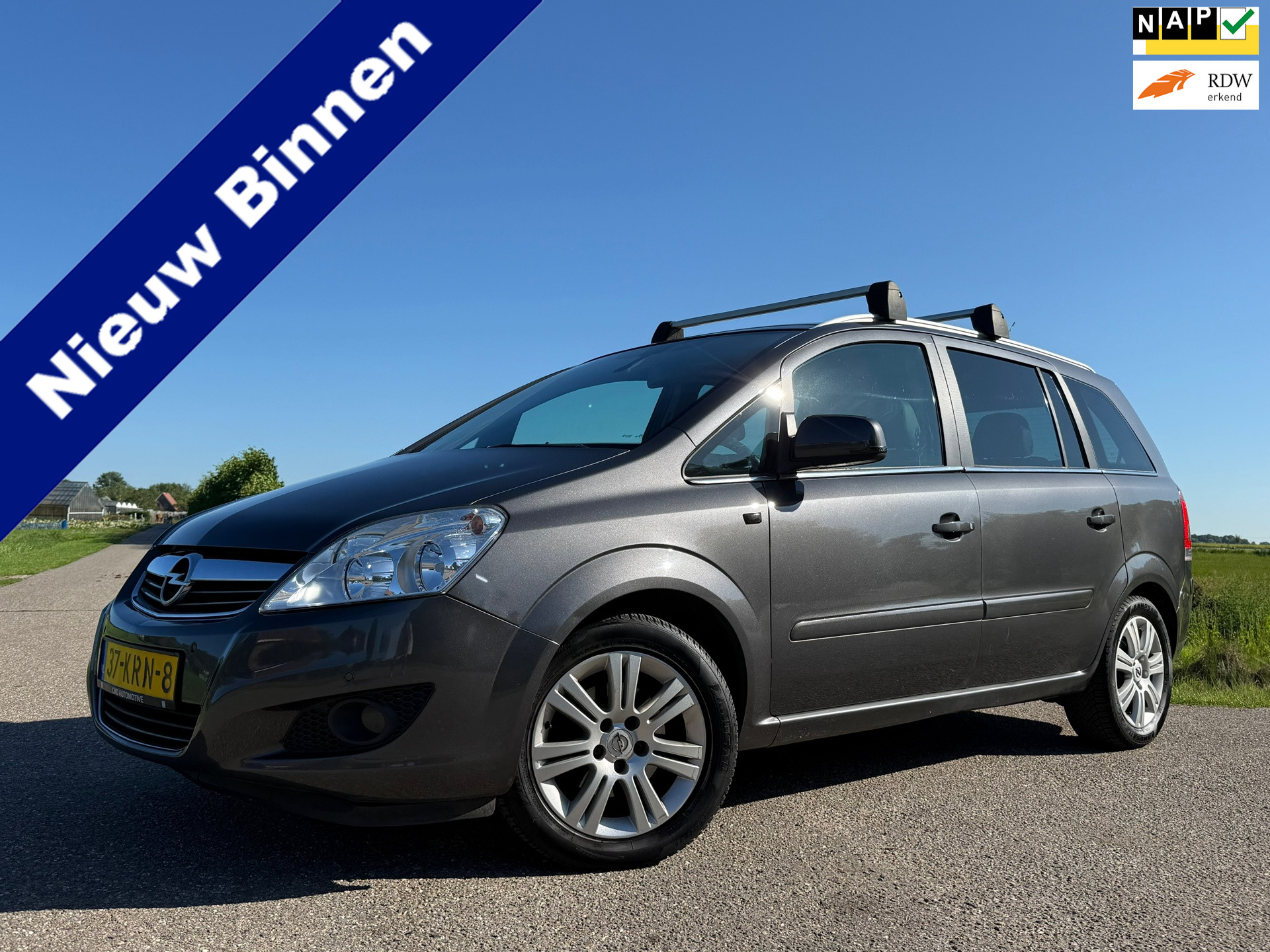 Opel Zafira 1.8 Cosmo | 7 Persoons | H-Leder | Navi | Trekhaak | Clima | 16" Velgen | PDC | Cruise | Goed Onderhouden! | 2010 - voorkant