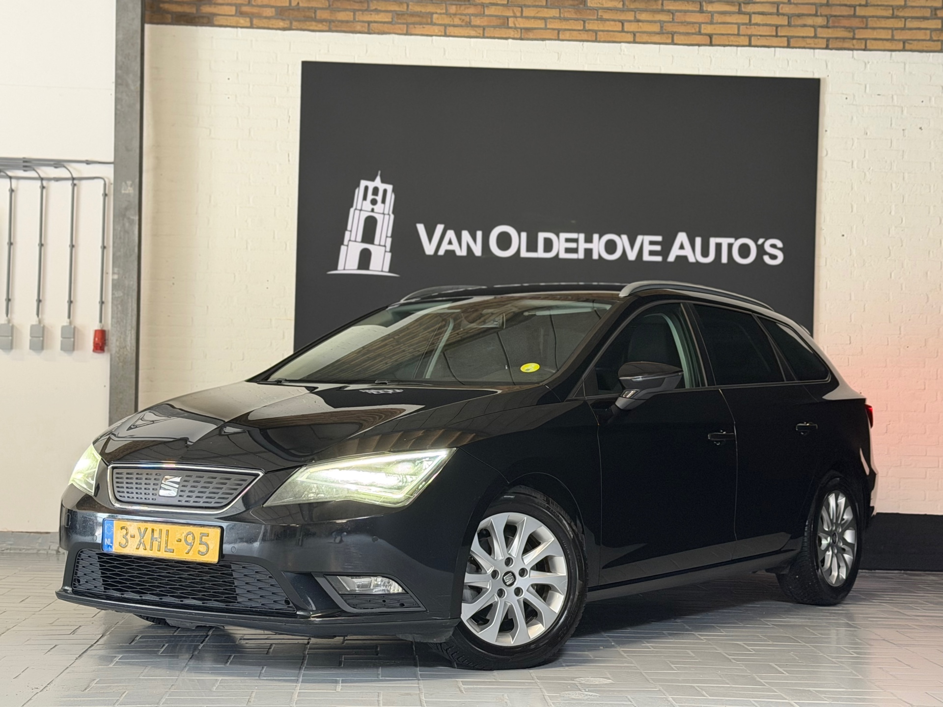 Seat Leon ST 1.6 TDI Style Business Ecomotive 2014 - voorkant