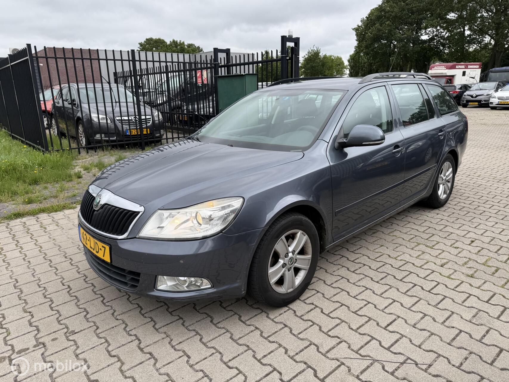 Skoda Octavia 1.6 TDI Greenline Business Line 2010 - voorkant