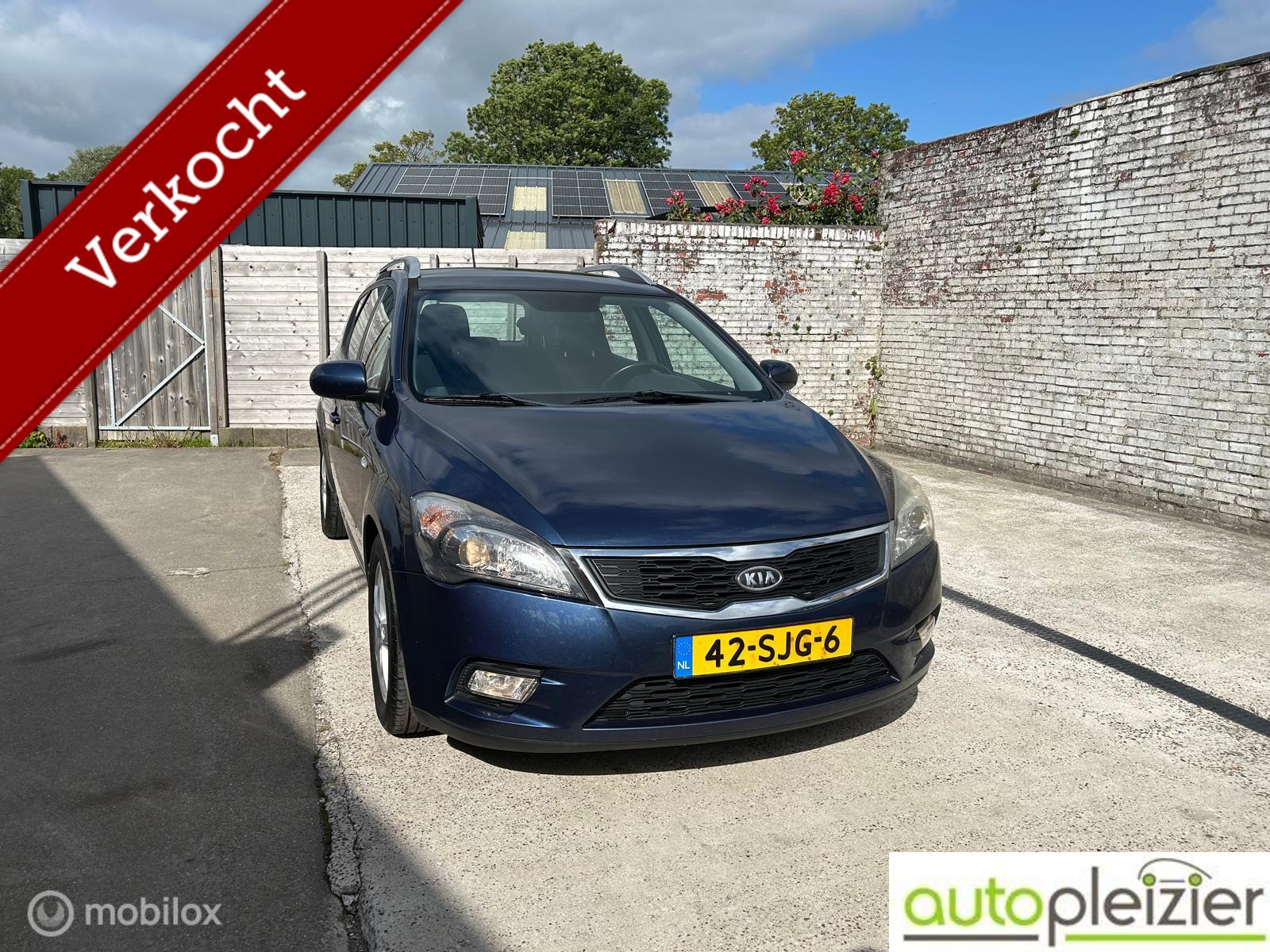 Kia Cee D 1.4 CVVT Navigator Plus Pack, trekhaak 2011 - voorkant