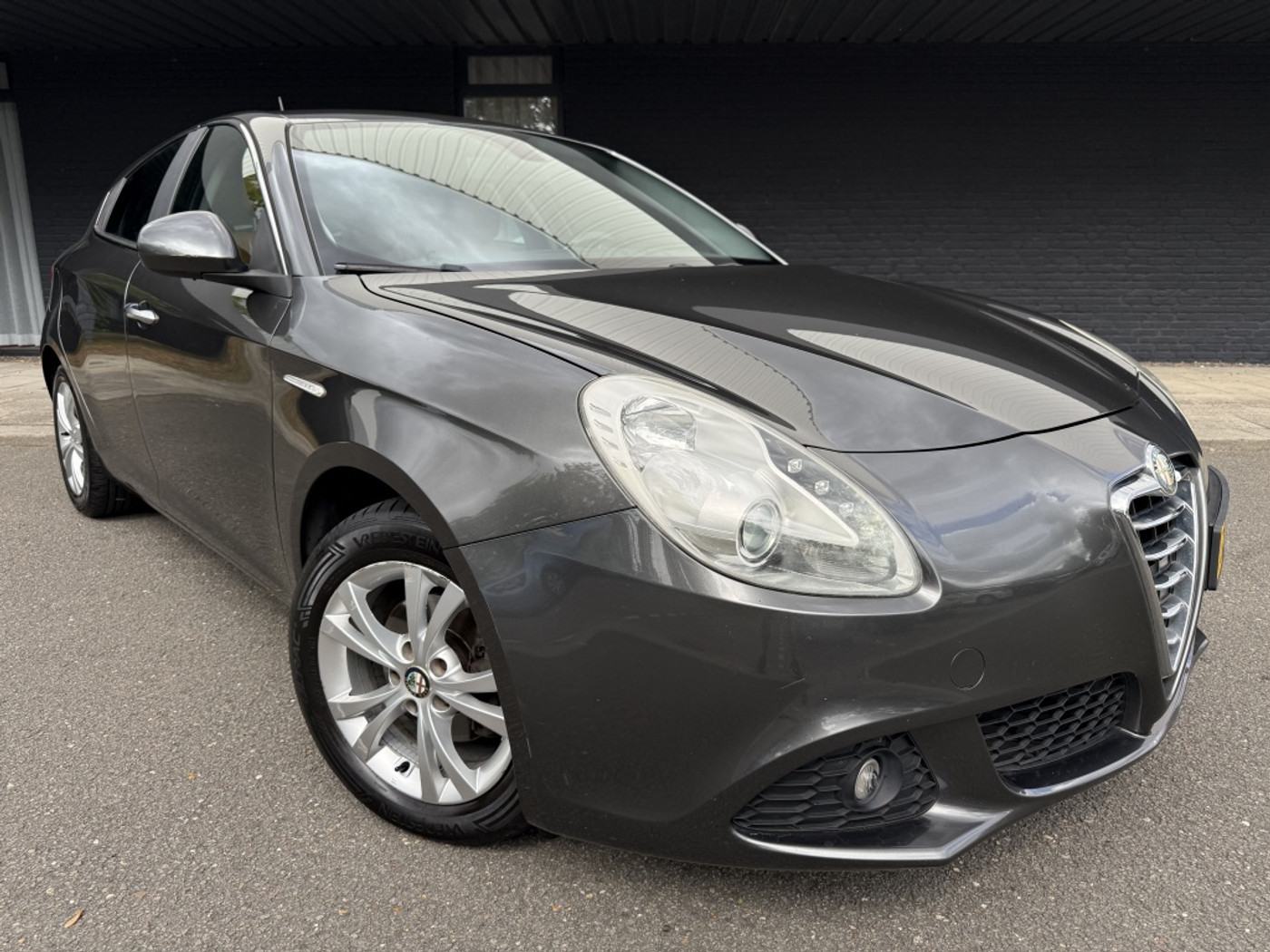 Alfa Romeo Alfa Giulietta 1.4 T Distinctive - grote beurt + nieuwe distributie - 2010 - voorkant