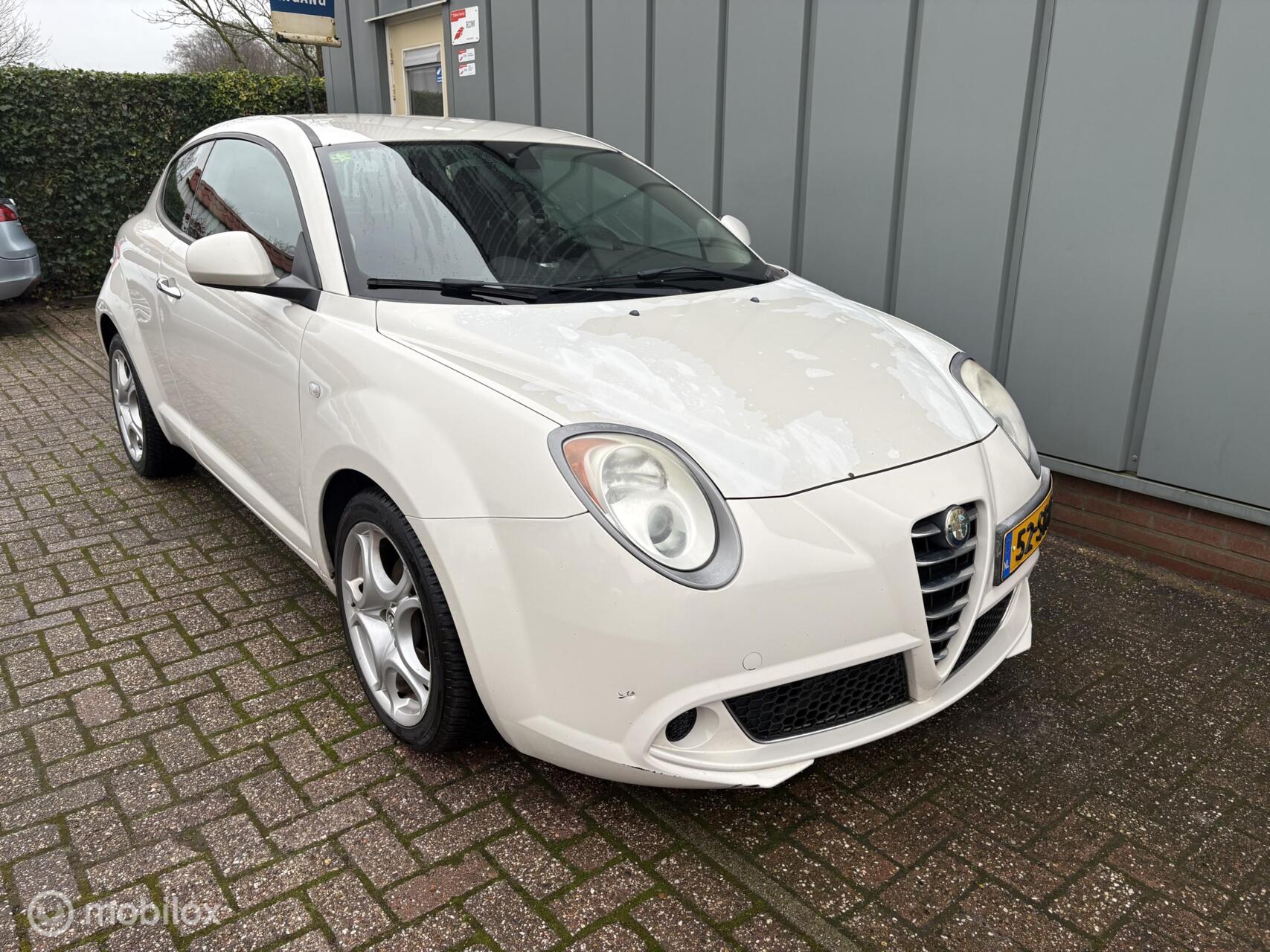 Alfa Romeo Alfa Mito 1.3 JTDm ECO Essential AIRCO//CRUISE//NAVI// 2012 - voorkant
