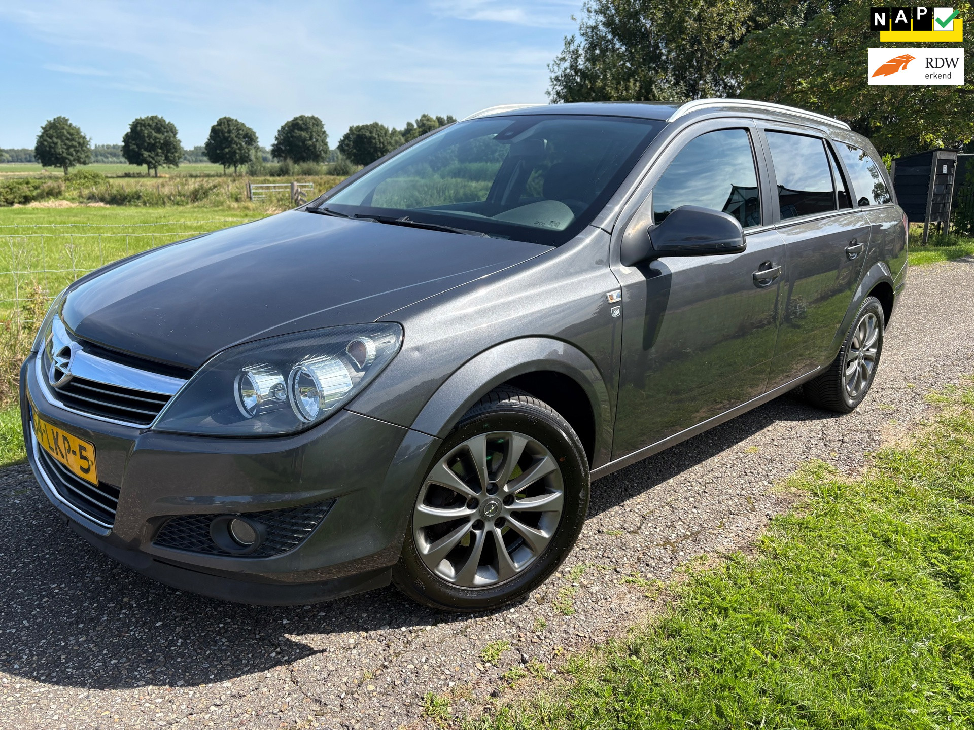 Opel Astra Station Wagon 1.6 Cosmo|Airco|APK Nieuw 2010 - voorkant