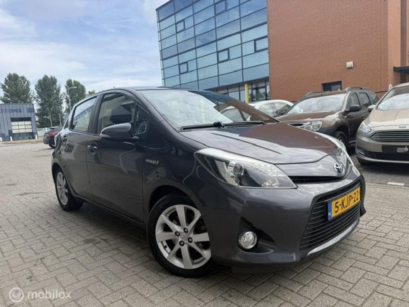 Toyota Toyota Yaris Hybrid 1.5 Full Hybrid Dynamic 2013 - voorkant