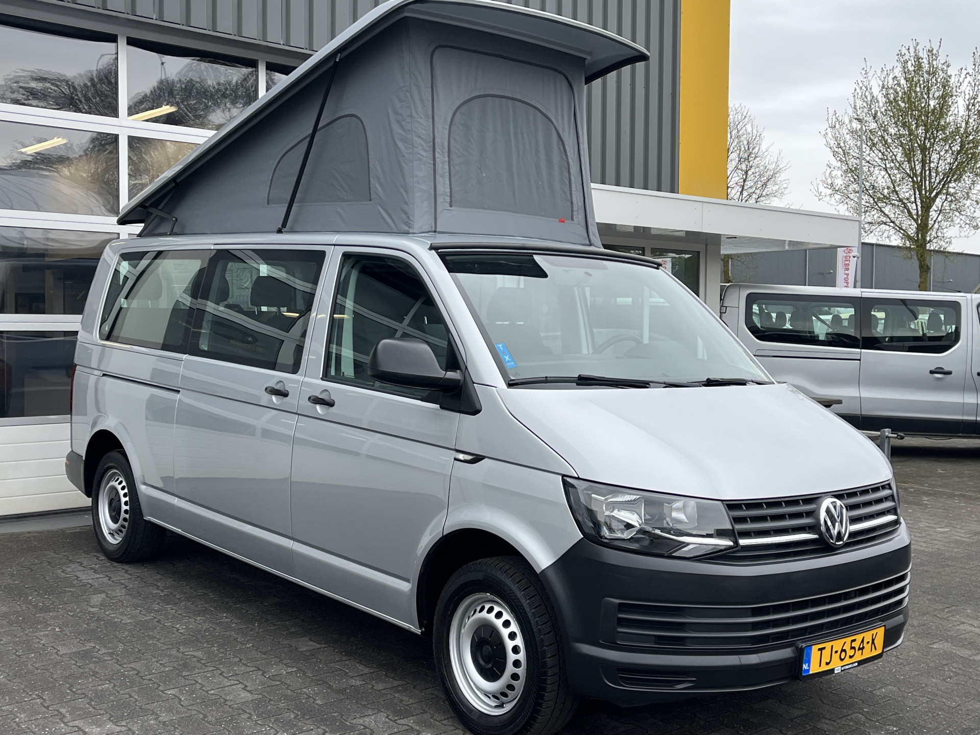 Volkswagen Kombi Kombi 9-persoons 2.0 TDI L2H1 Buscamper 2018 - voorkant