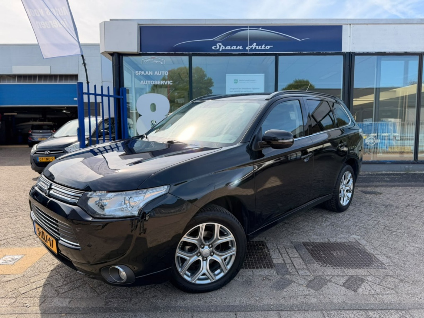 Mitsubishi Mitsubishi Outlander 2.0 PHEV Executive Edition | AUTOMAAT | AIRCO | TREKHAAK 2015 - voorkant