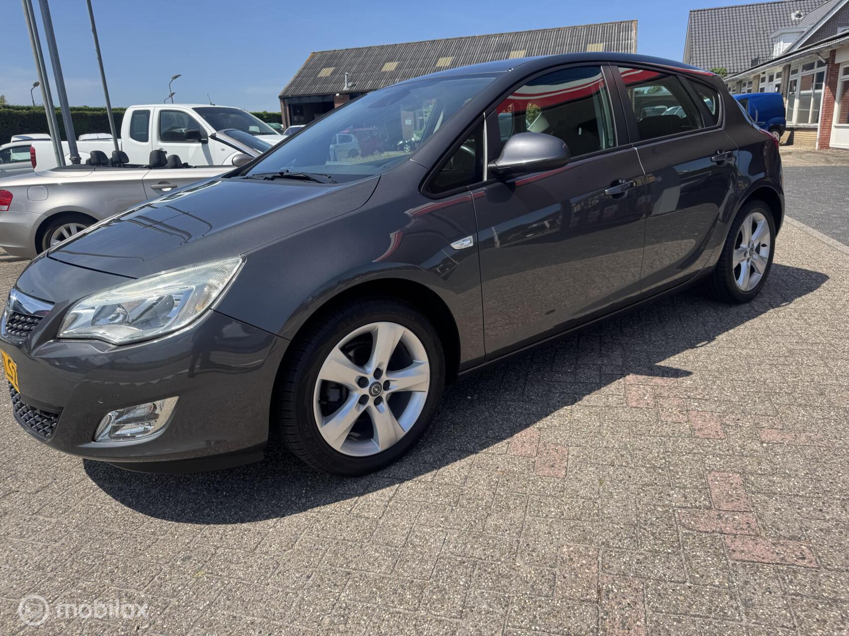 Opel Astra 1.6 Cosmo 2010 - voorkant