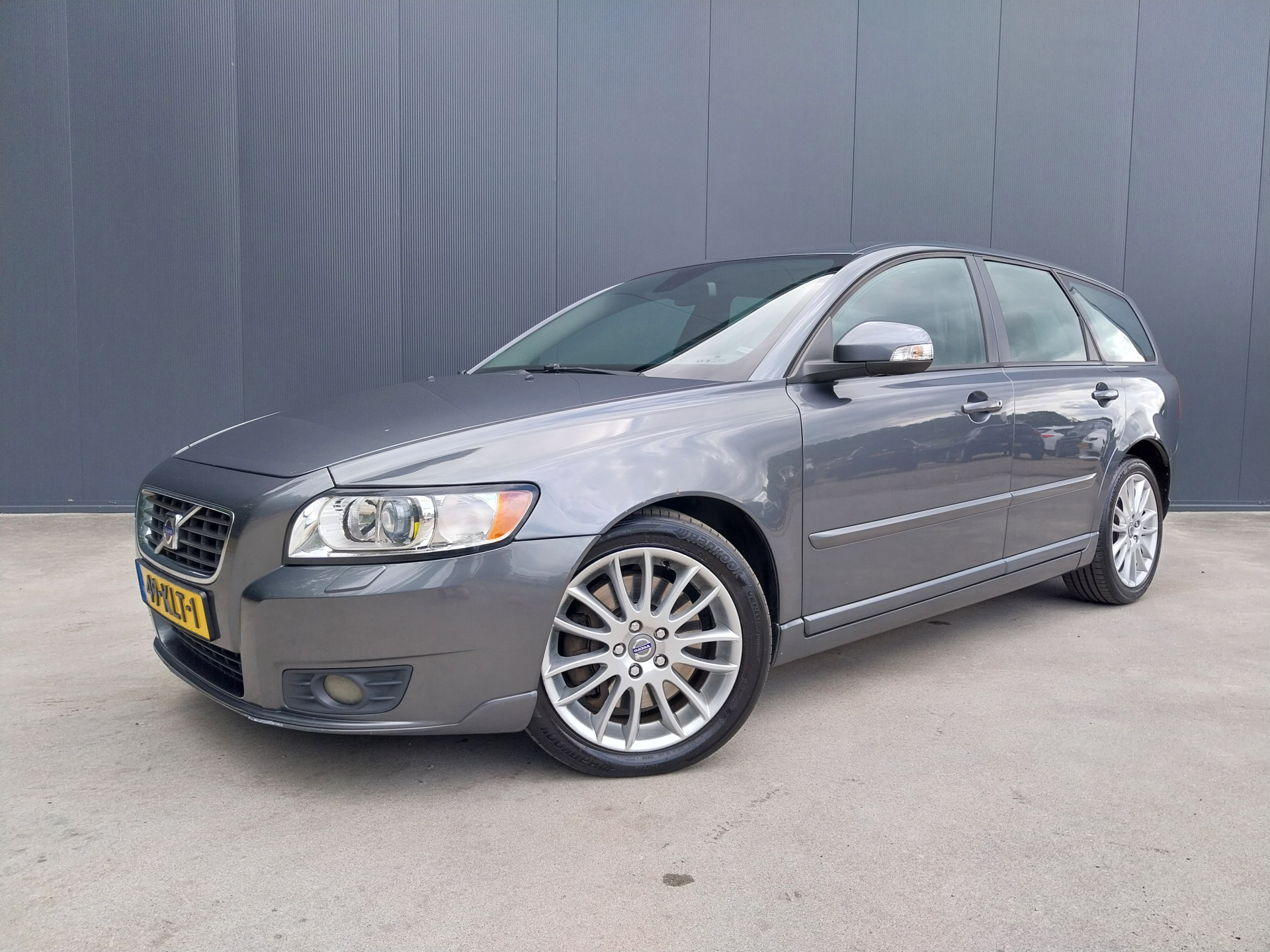 Volvo V50 2.0D AUTOMAAT Edition II XENON LEER CRUISE ECC TREKHAAK 2010 - voorkant