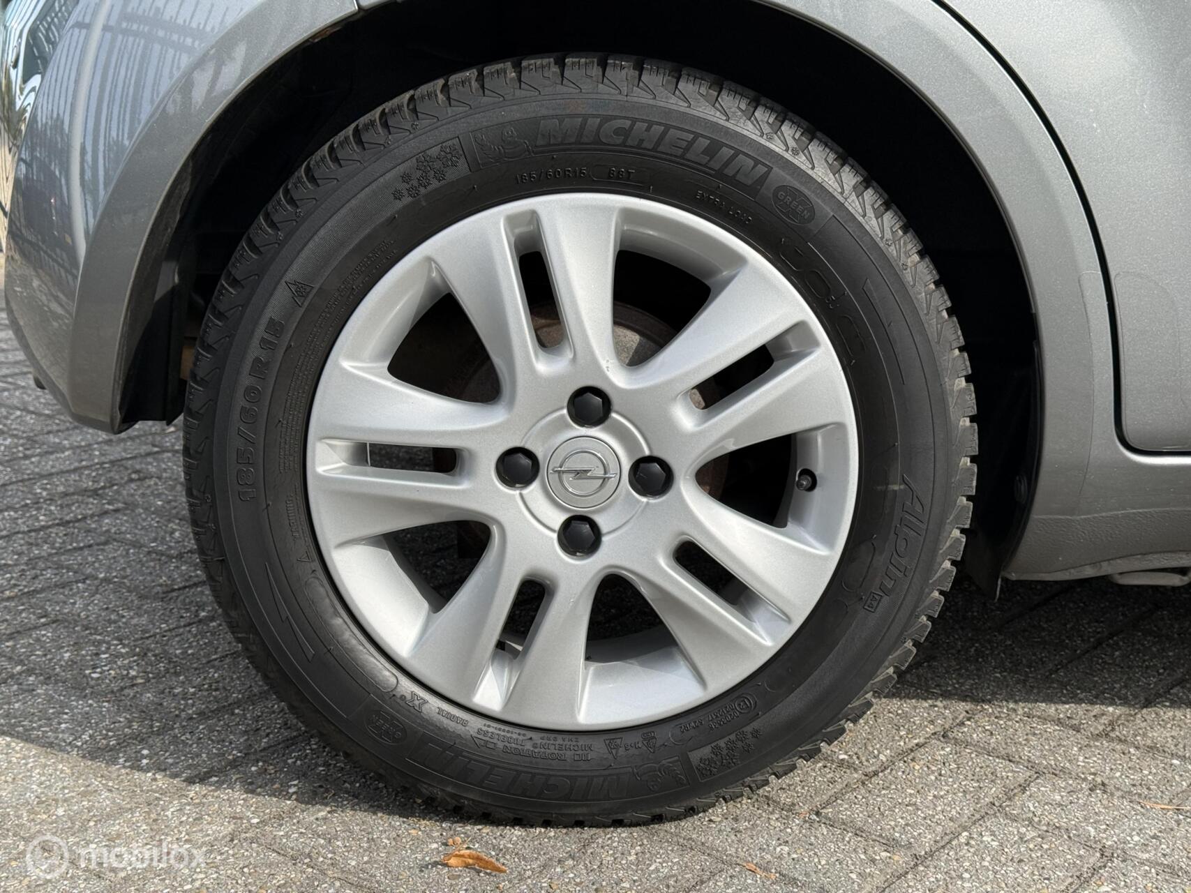 Foto van Opel Agila