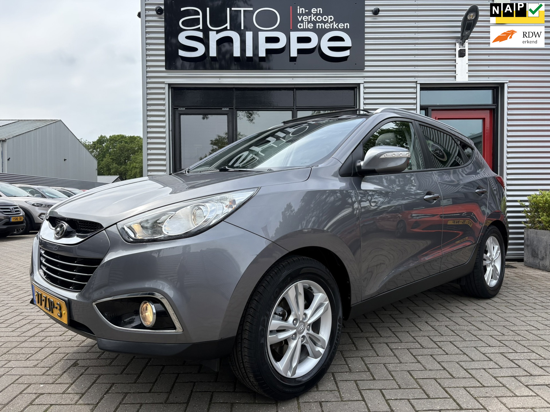 Hyundai Ix35 2.0i Business Edition -AUTOMAAT-CLIMA-CRUISE-OPEN DAK-TREKHAAK-1600 KG TREKGEWICHT-ORIGINEEL NEDERLANDS! 2012 - voorkant