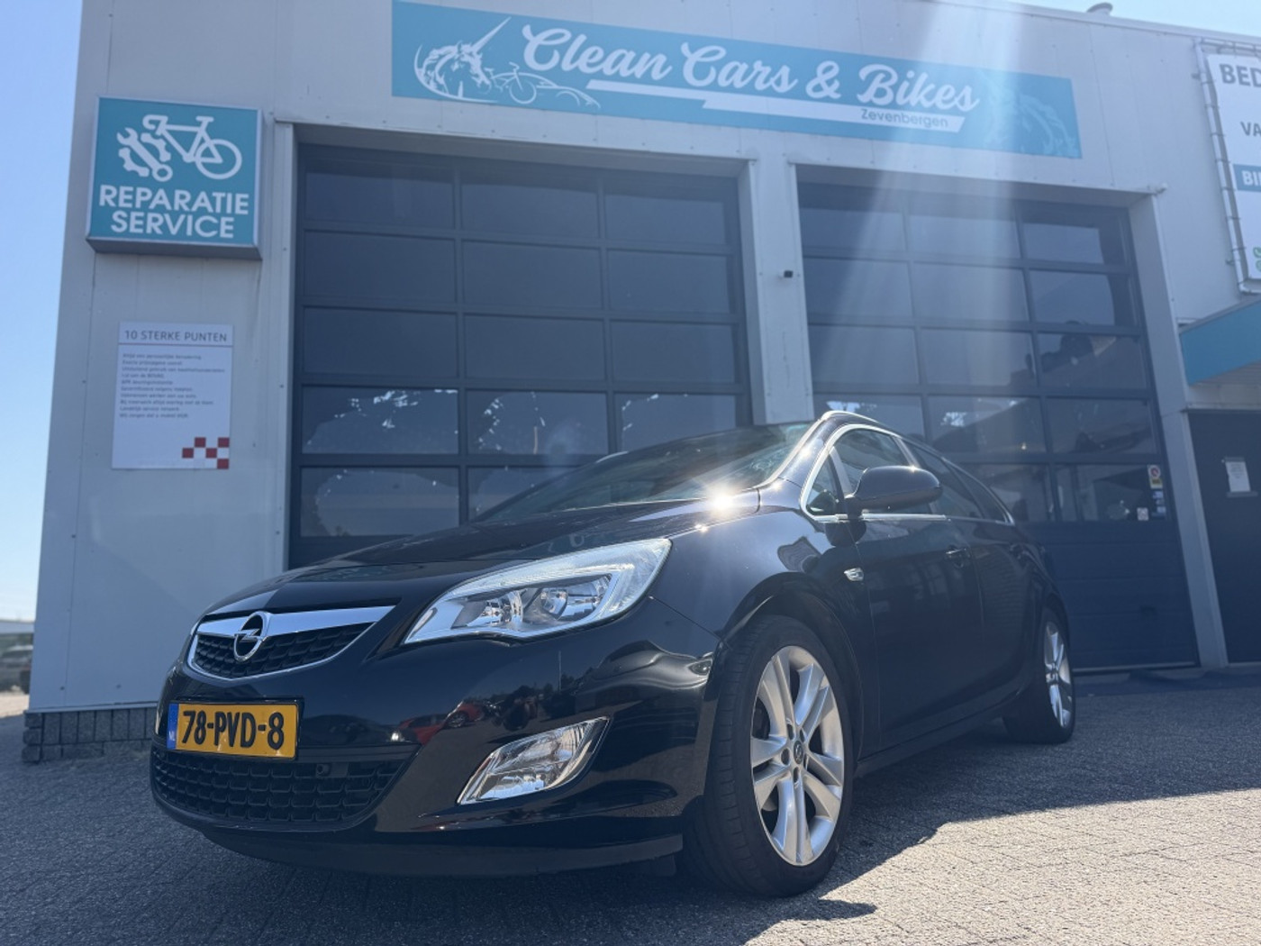 Opel Astra Sports Tourer 1.4 Turbo Cosmo 2011 - voorkant