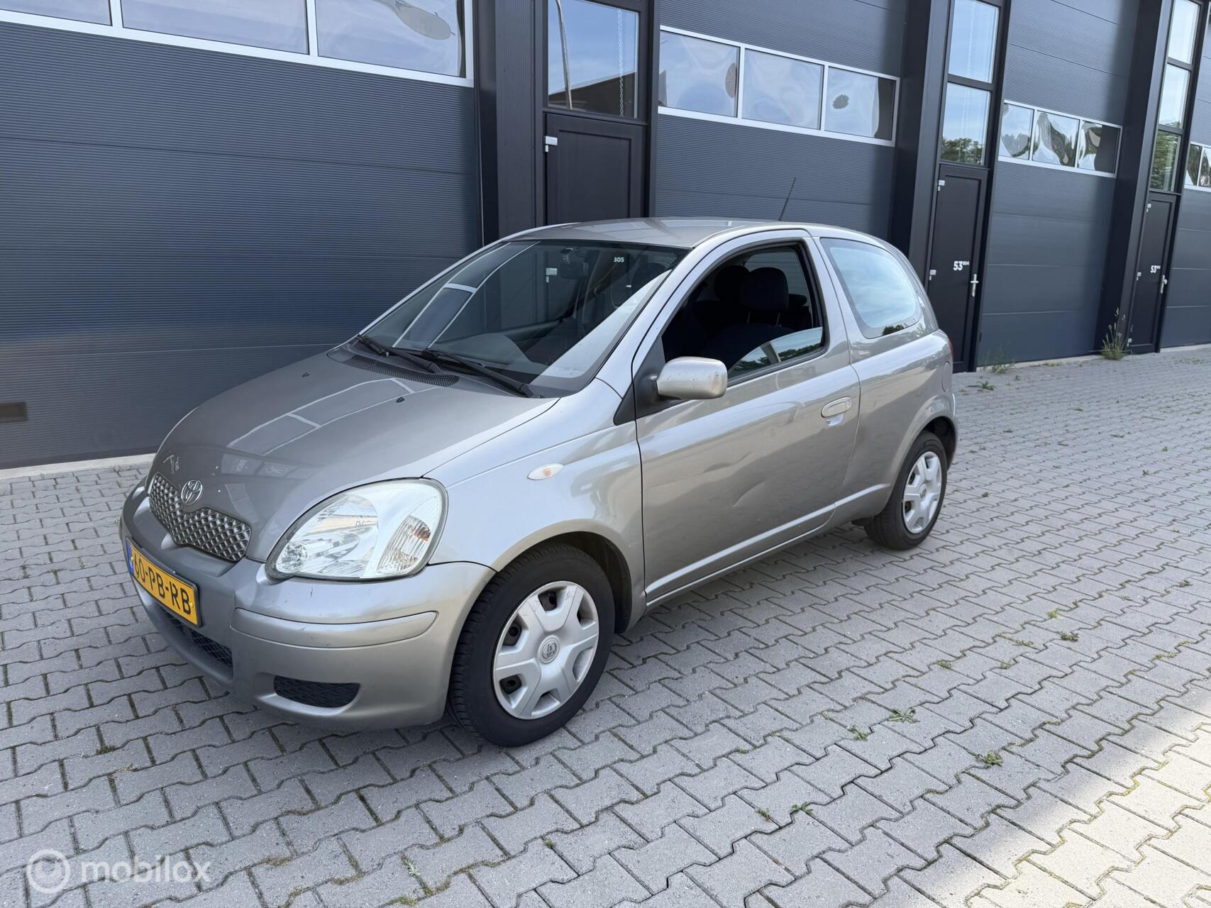Toyota Yaris 1.3 VVT-i Sol 2004 - voorkant