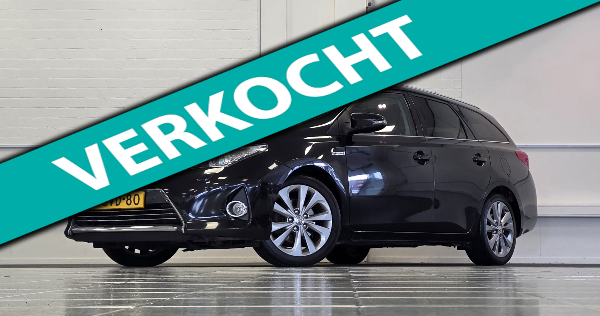 Toyota Toyota Auris 1.8 Hybrid Lease Pro Navigatie Camera Panoramadak 2013 - voorkant