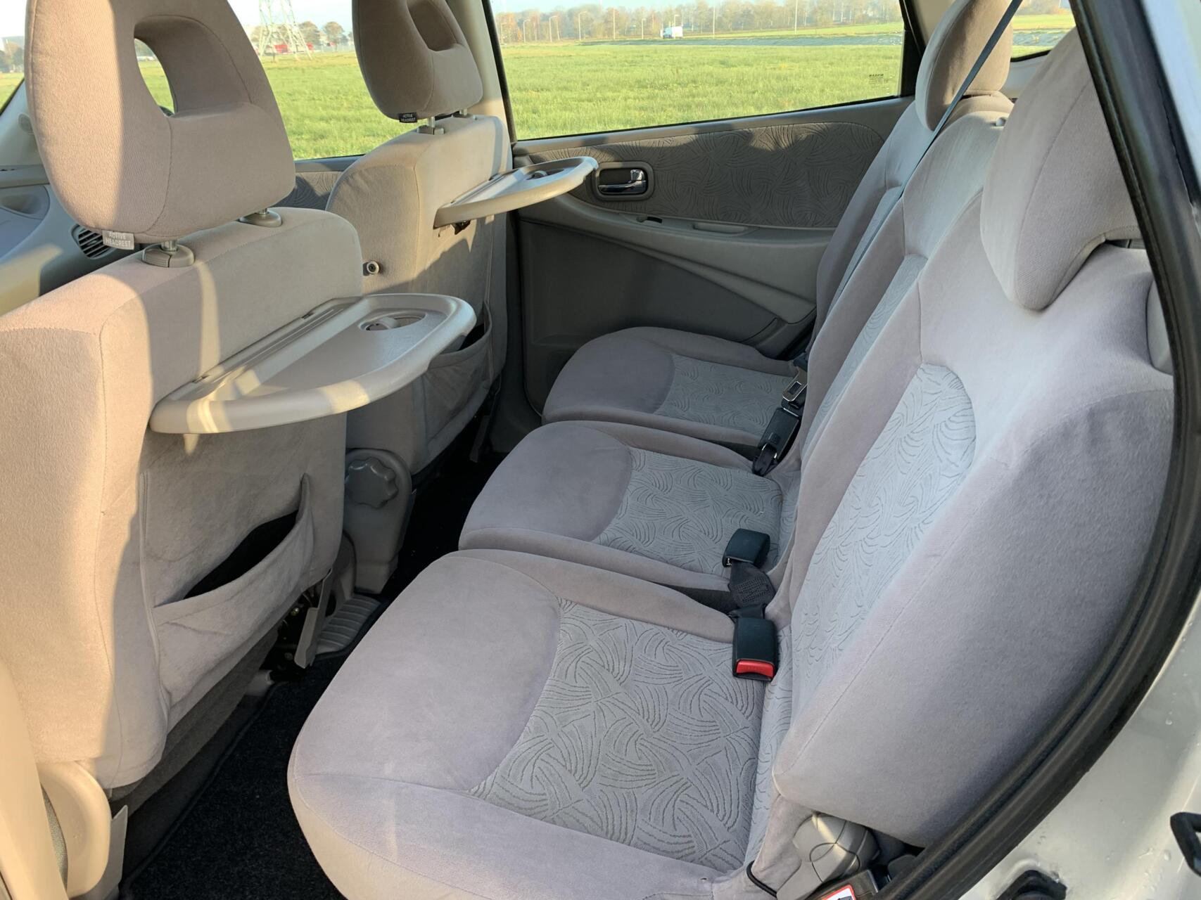 Foto van Nissan Almera Tino