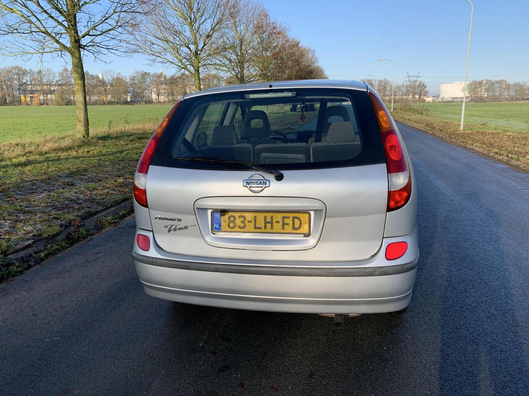Foto van Nissan Almera Tino
