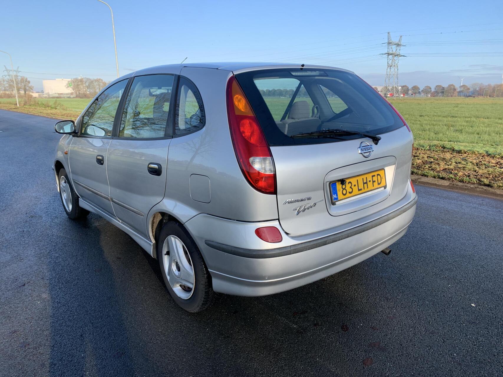 Foto van Nissan Almera Tino