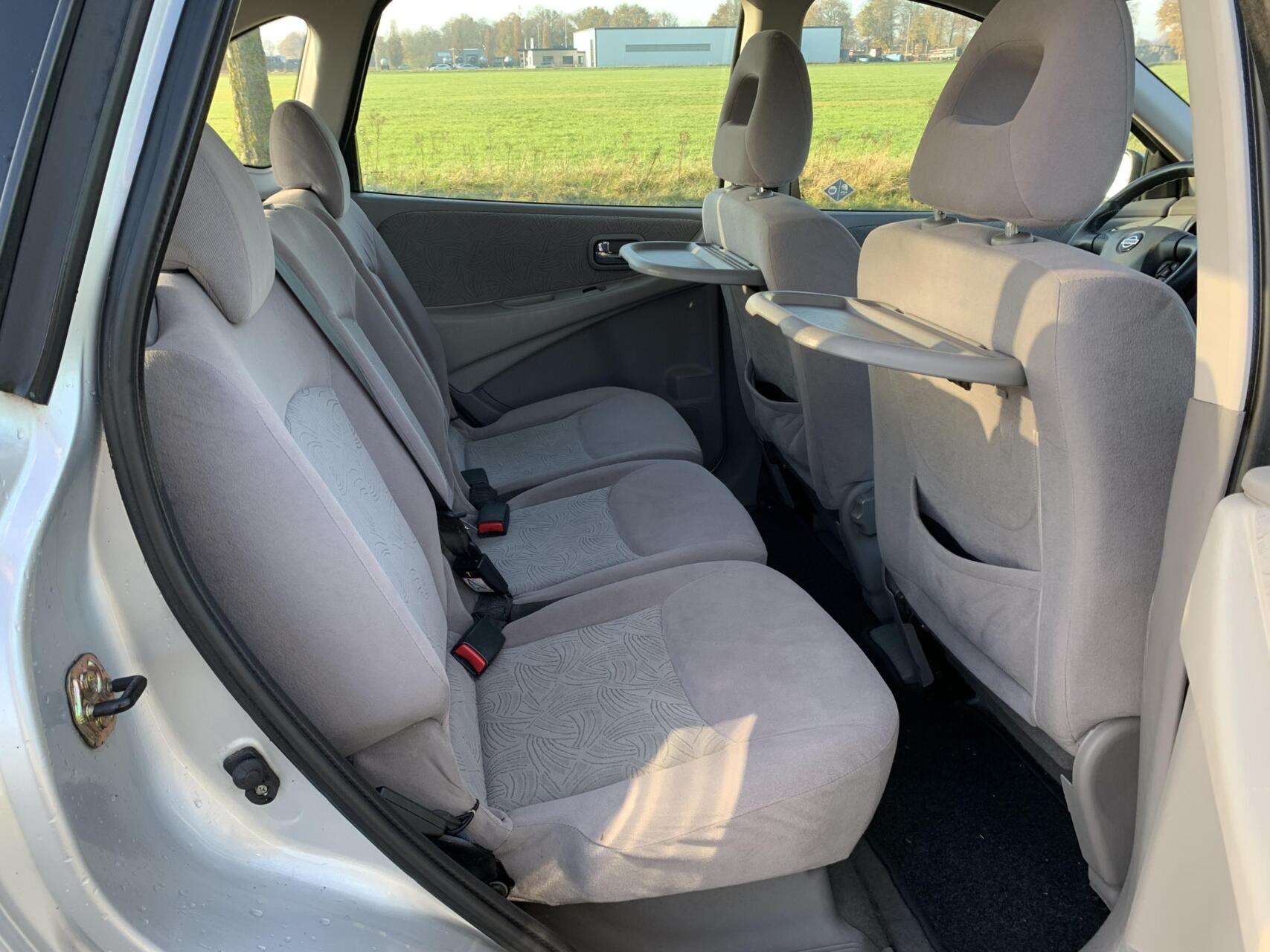 Foto van Nissan Almera Tino