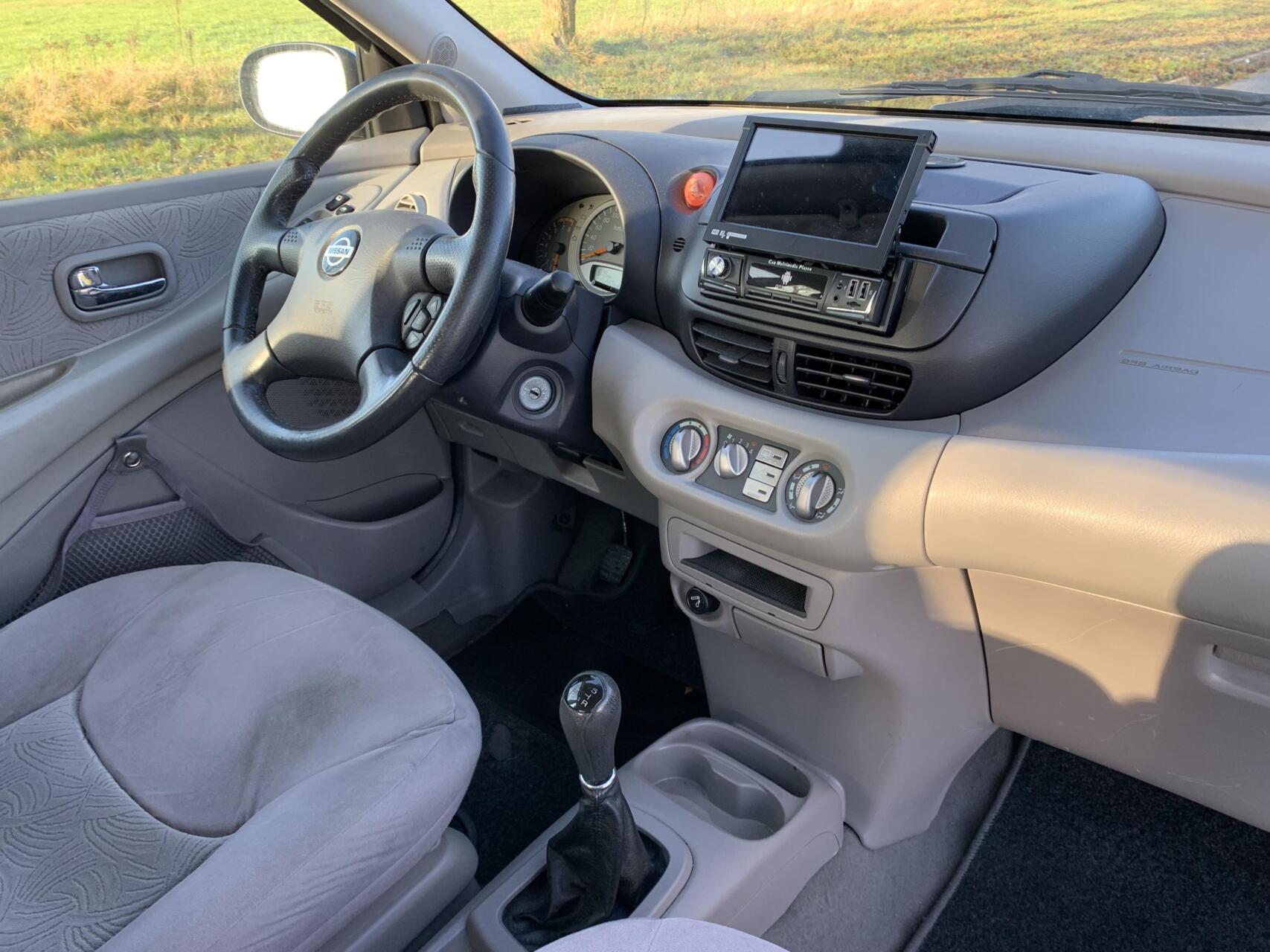 Foto van Nissan Almera Tino