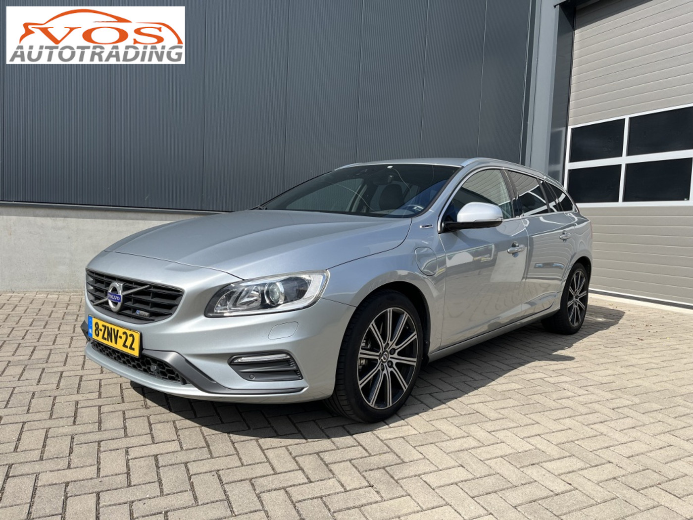 Volvo V60 Plug In Hybrid 2.4 D6 AWD Pl.in hybride R-Design 2015 - voorkant