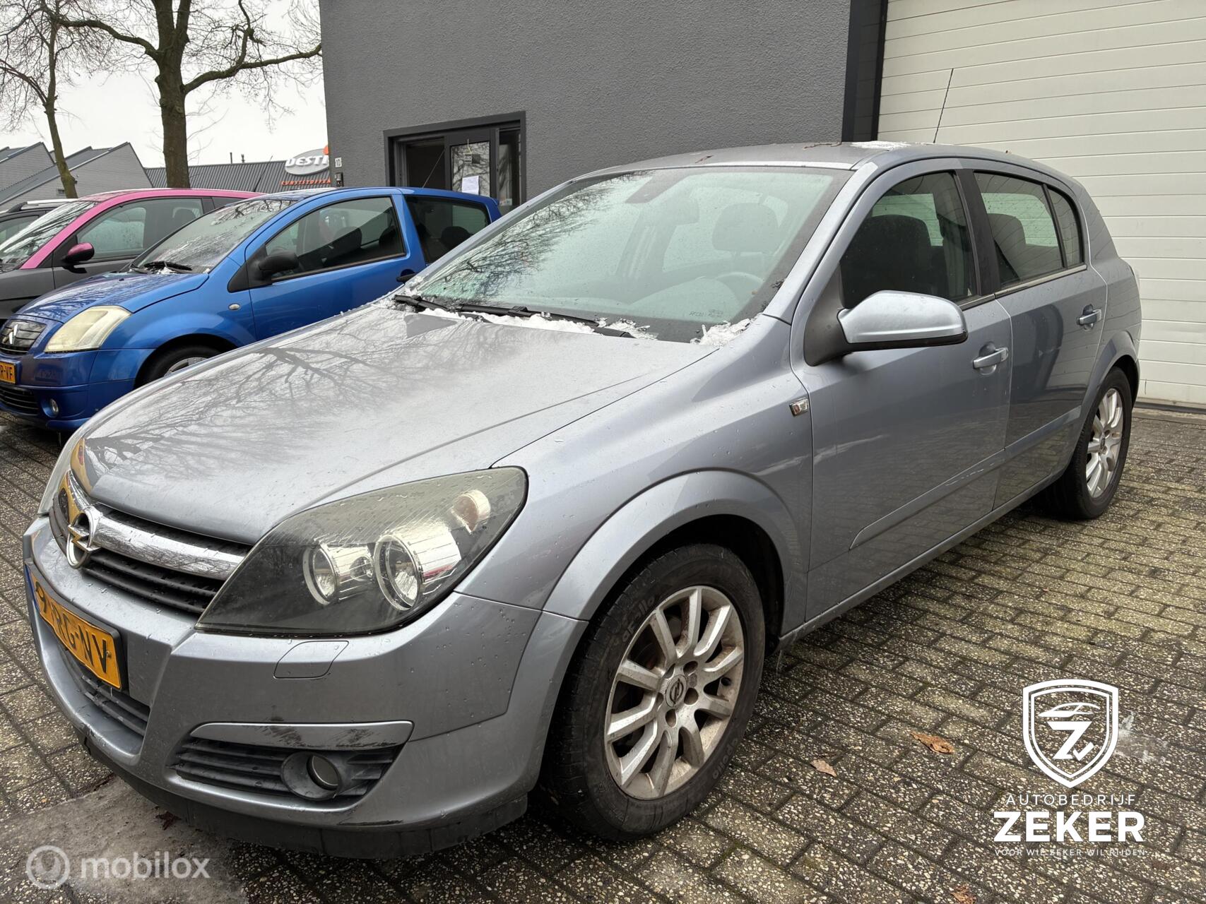Opel Astra 1.8 Elegance / AUTOMAAT / AIRCO / TREKHAAK / 2005 - voorkant