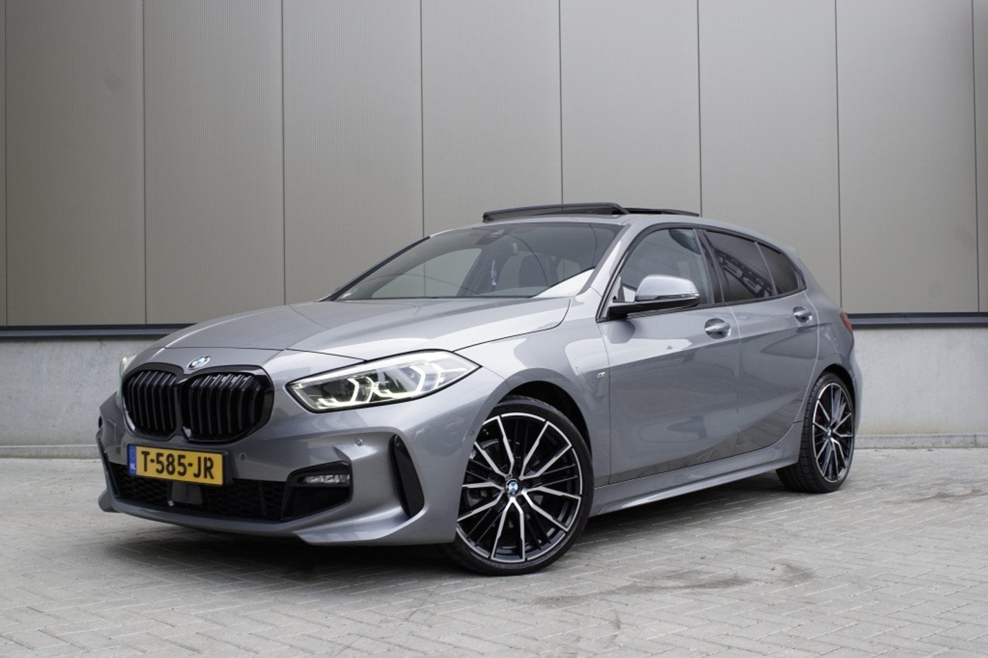BMW 118i 118i Executive 2022 - voorkant