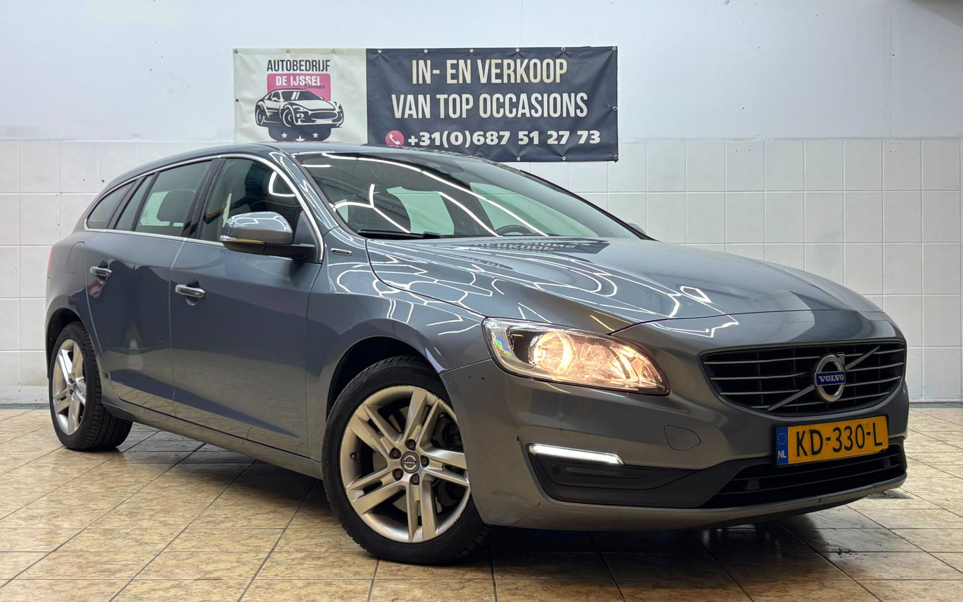 Volvo V60 Twin Engine 2.4 D5 Twin Engine / TOP STAAT/ G.Beurt /NW APK/ EXPORT 2016 - voorkant
