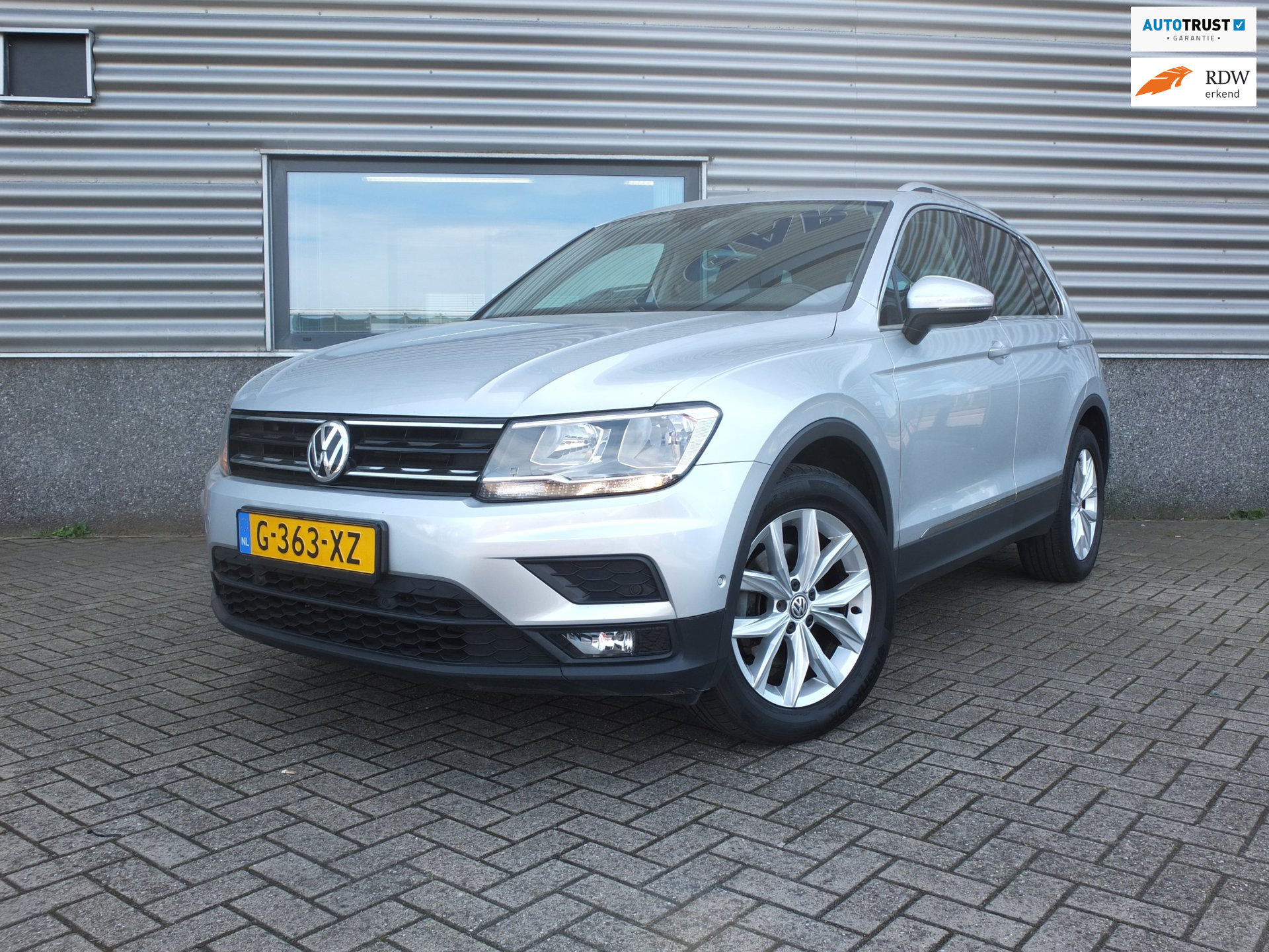 Volkswagen Tiguan 1.5 TSI ACT Comfort line AUTOMAAT | CarPlay Trekhaak wegklapbaar 2020 - voorkant