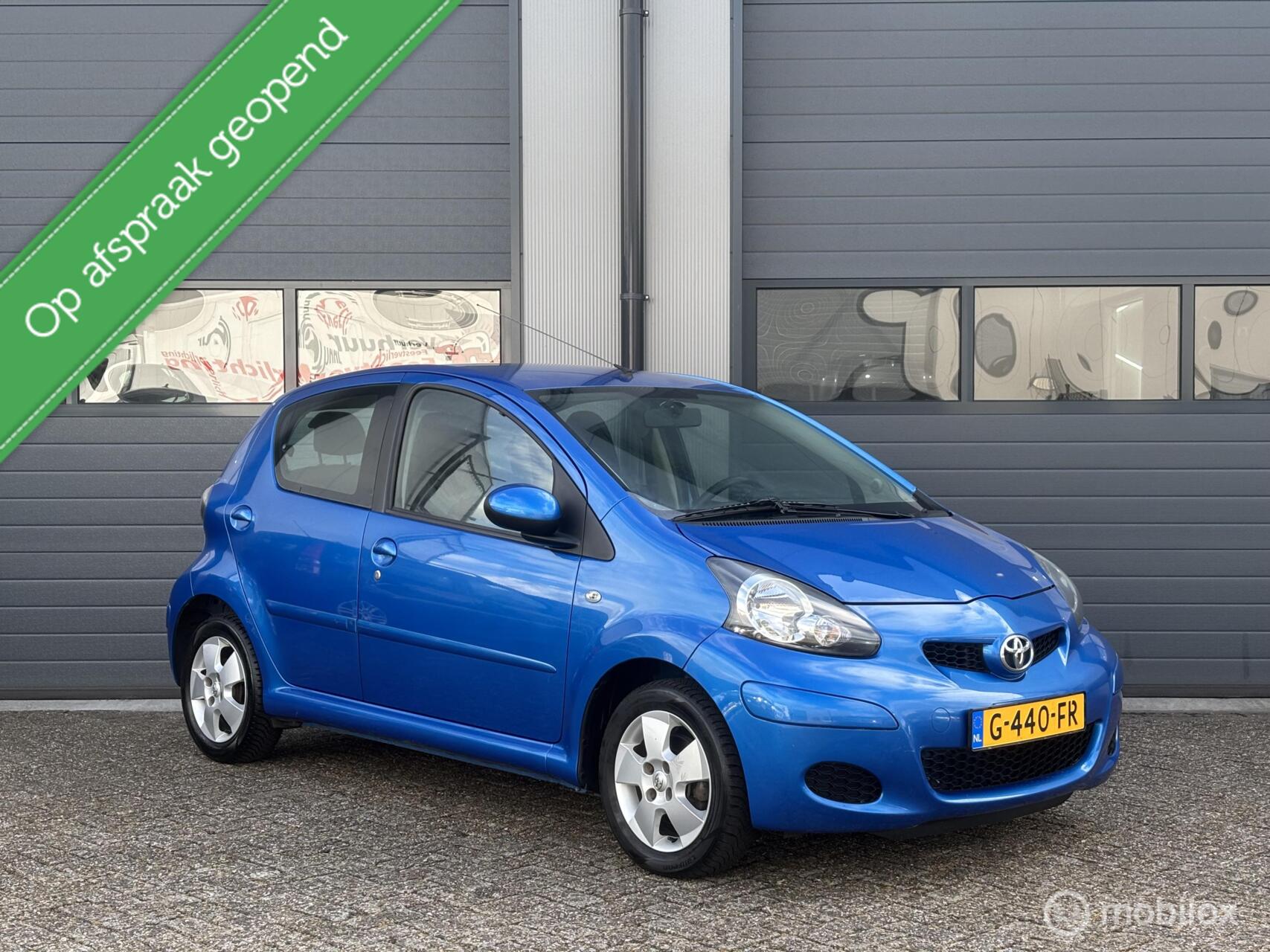 Toyota Toyota Aygo 1.0-12V Dynamic Blue /  5DRS 2009 - voorkant