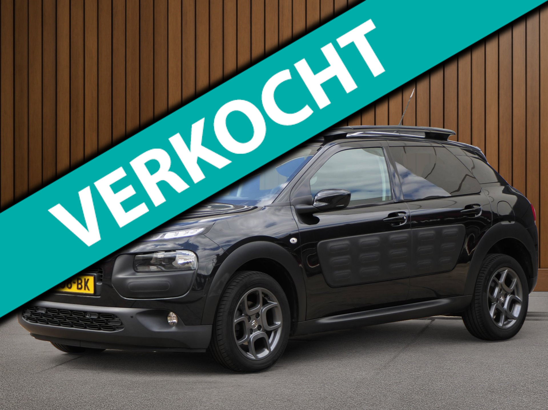 Citroen C4 Cactus 1.2 One-Tone 110 PK Automaat | Distributieriem vervangen! | Camera | Cruise | Navi | Bluetooth | LM Velgen 2017 - voorkant