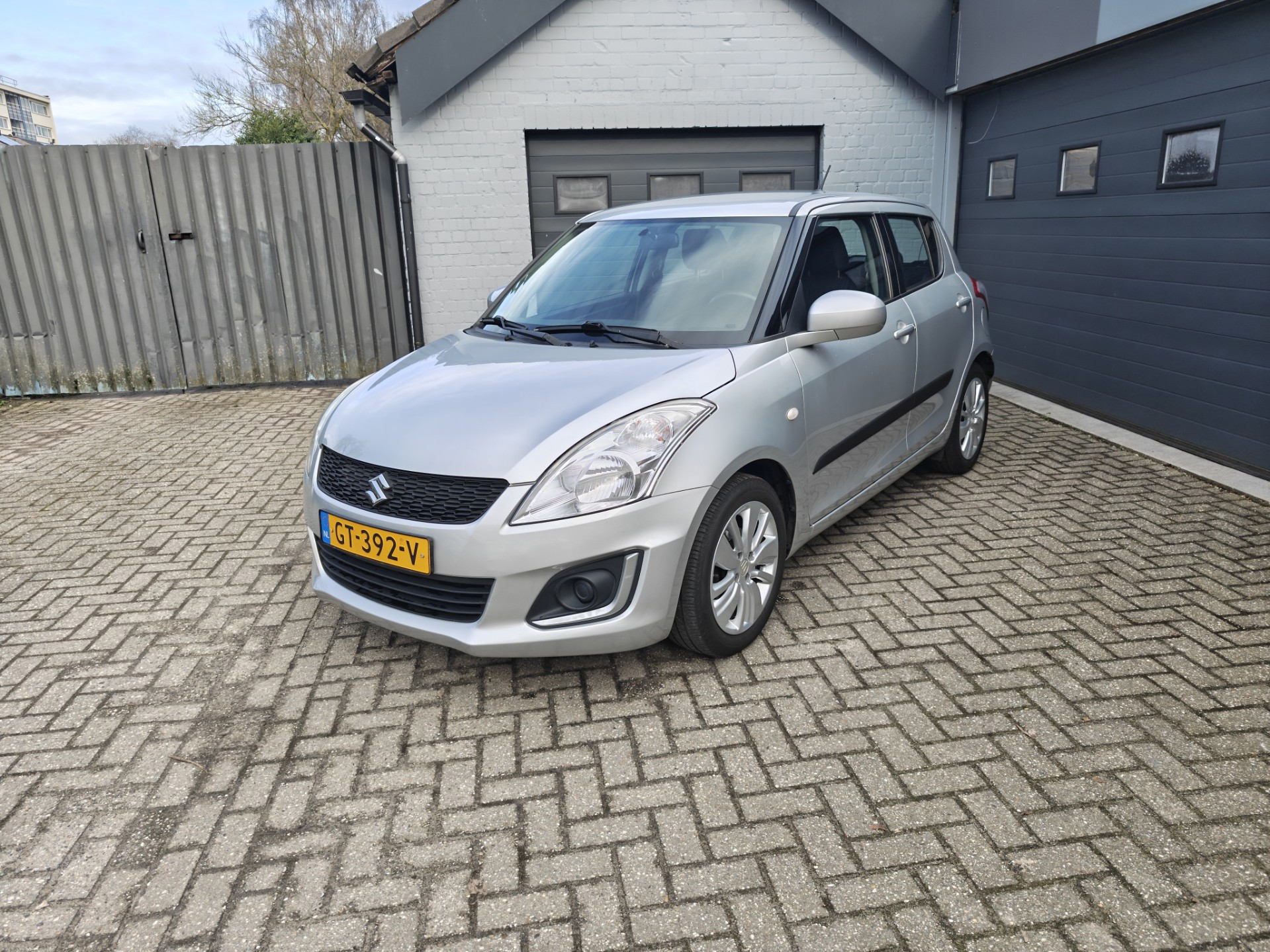 Suzuki Swift 1.2 Comfort EASSS,Stoelverwarming,Airco,Elektriche ramen,Isofix,Lichtmetalen velgen 2015 - voorkant