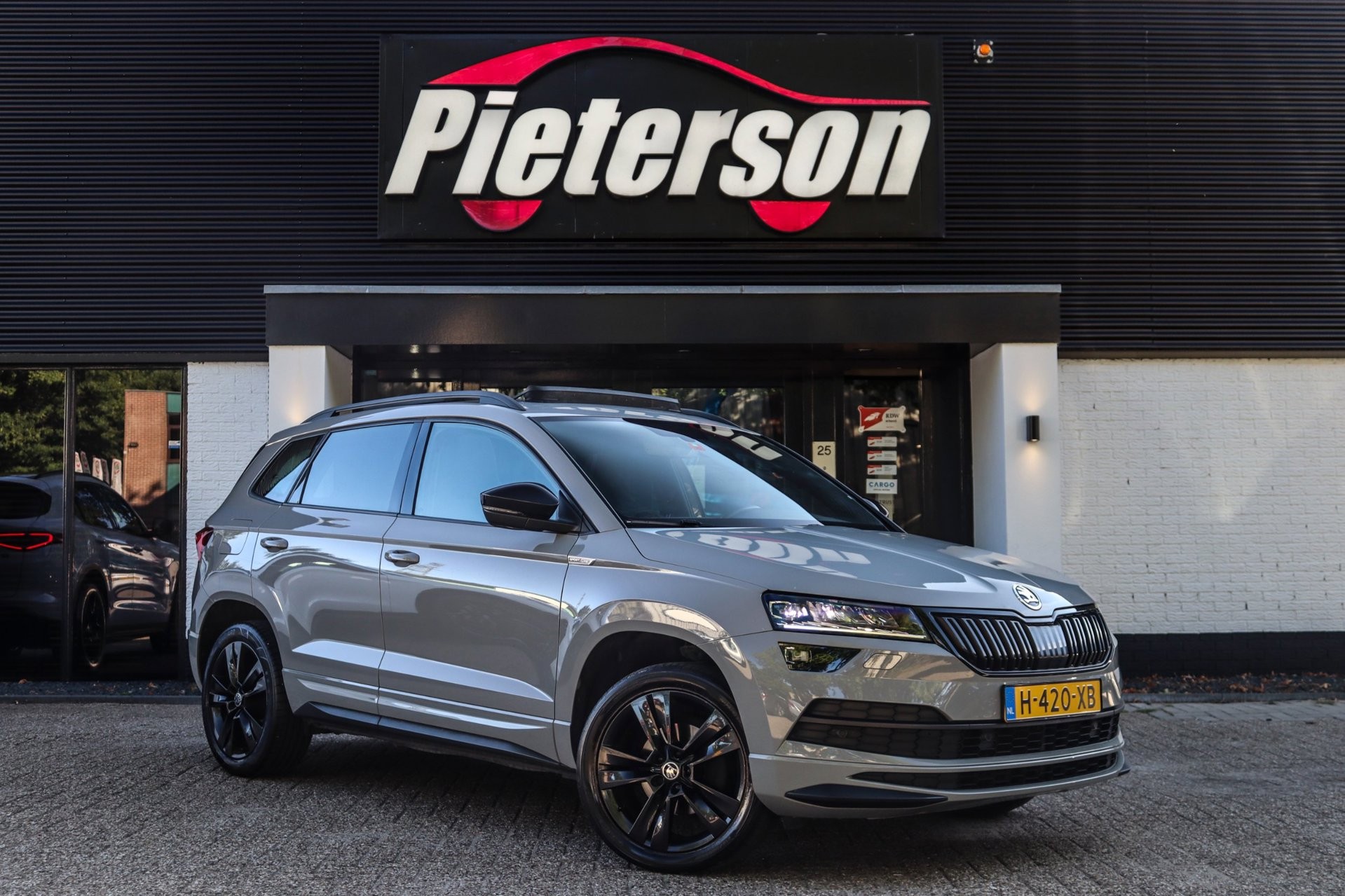 Skoda Karoq 1.5 TSI ACT Sportline BTW 1E EIGENAAR PANO TREKH 2020 - voorkant