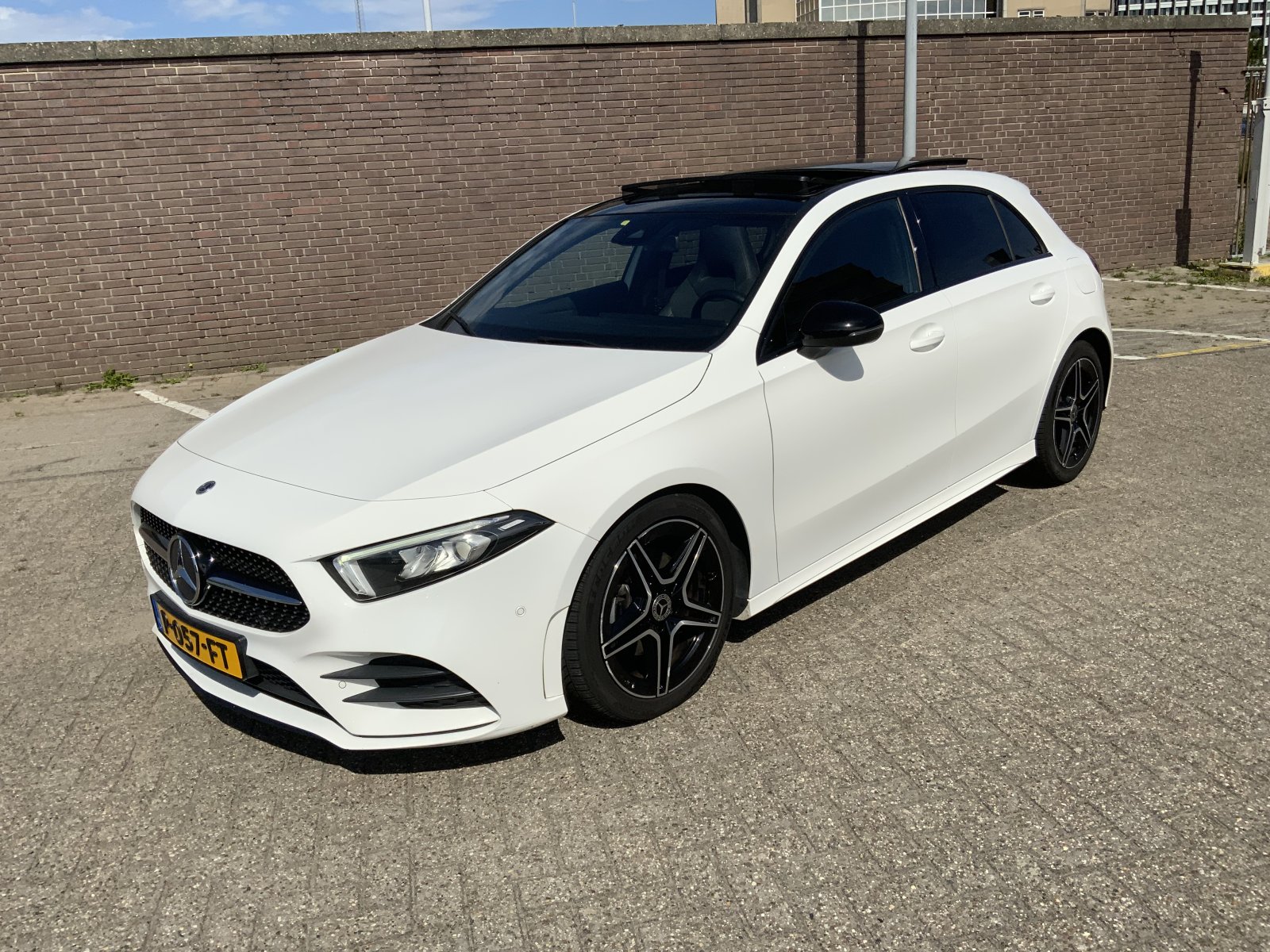 Mercedes-Benz A-klasse 180 d Bns Sol. AMG 2021 - voorkant
