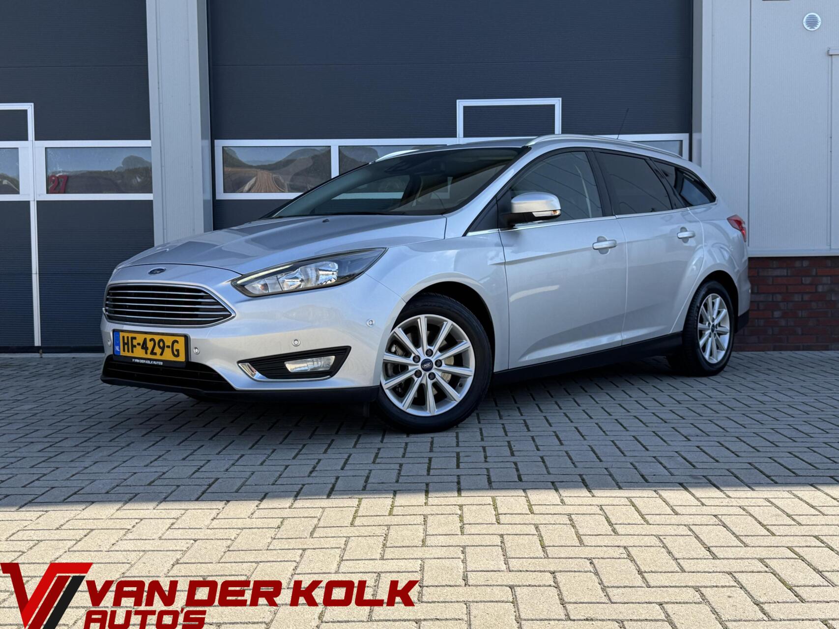 Ford Focus Wagon 1.5 Titanium Navi LED Cruise Climate Stuur/Stoelverwarming Sensoren 2015 - voorkant