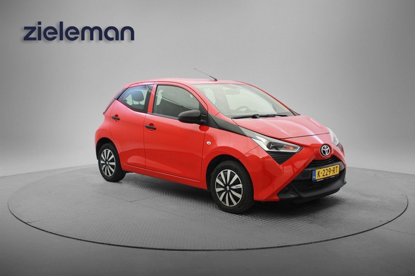 Toyota Aygo 1.0 VVT-i x-play 2021 - voorkant