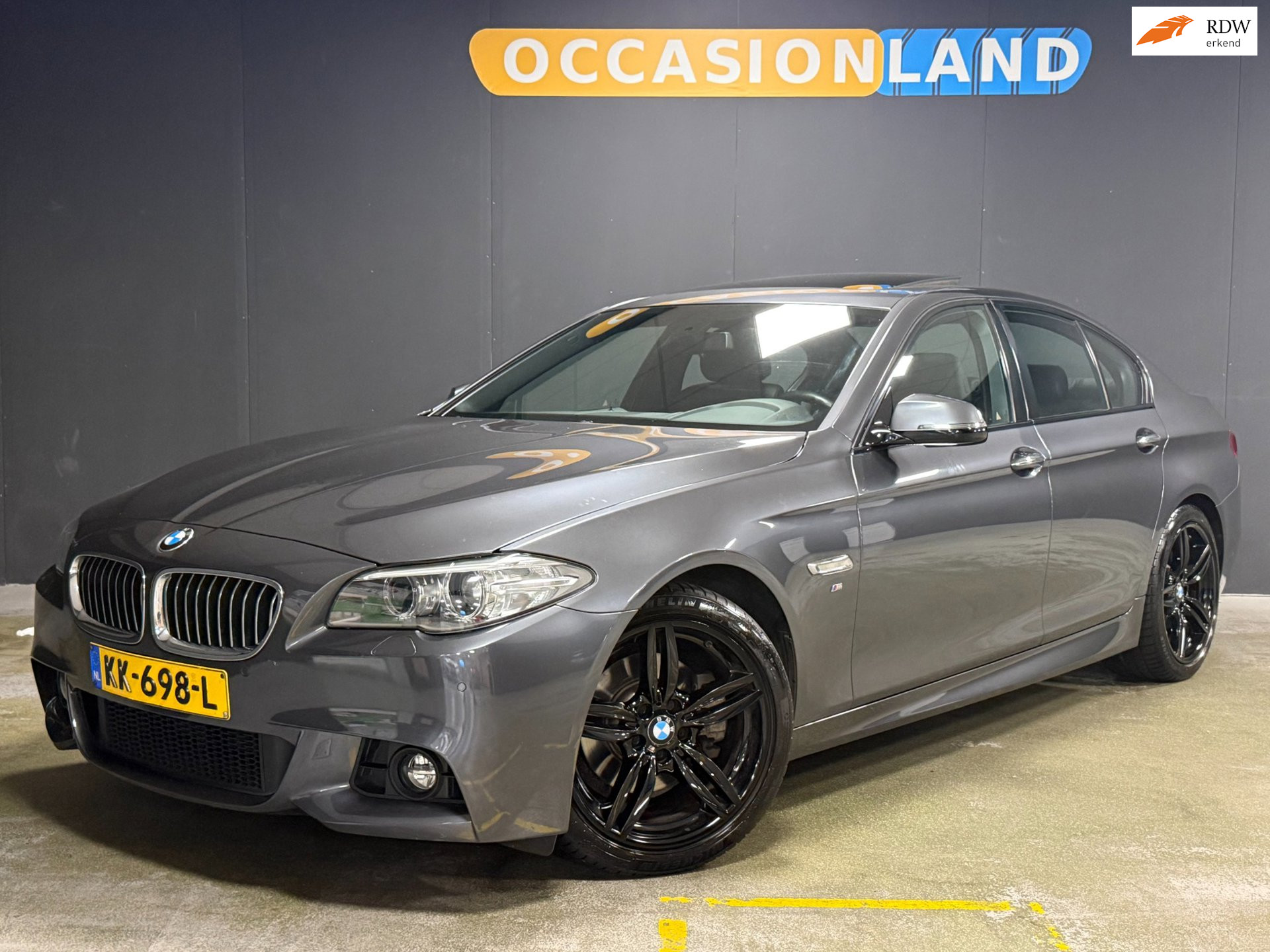 BMW 520i 520i M Sport Edition High Executive|KANTELDAK|LED|PDC|TREKHAAK|LEDER|MEMORY|CRUISE|STOELV|BLUETOOTH|19INCH| 2016 - voorkant