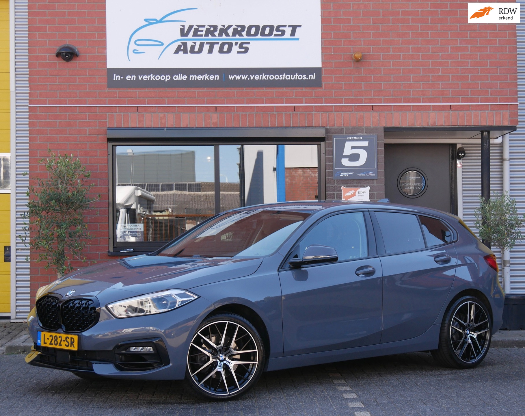 BMW 1-serie 118i Executive Edition 2021 - voorkant
