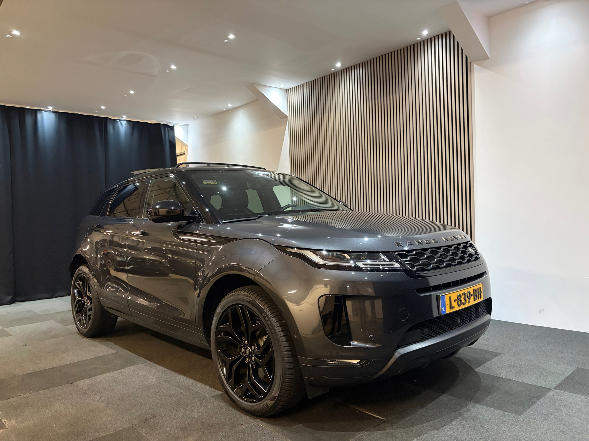 Land Rover Range Rover Evoque 1.5 P300e AWD HSE 2021 - voorkant