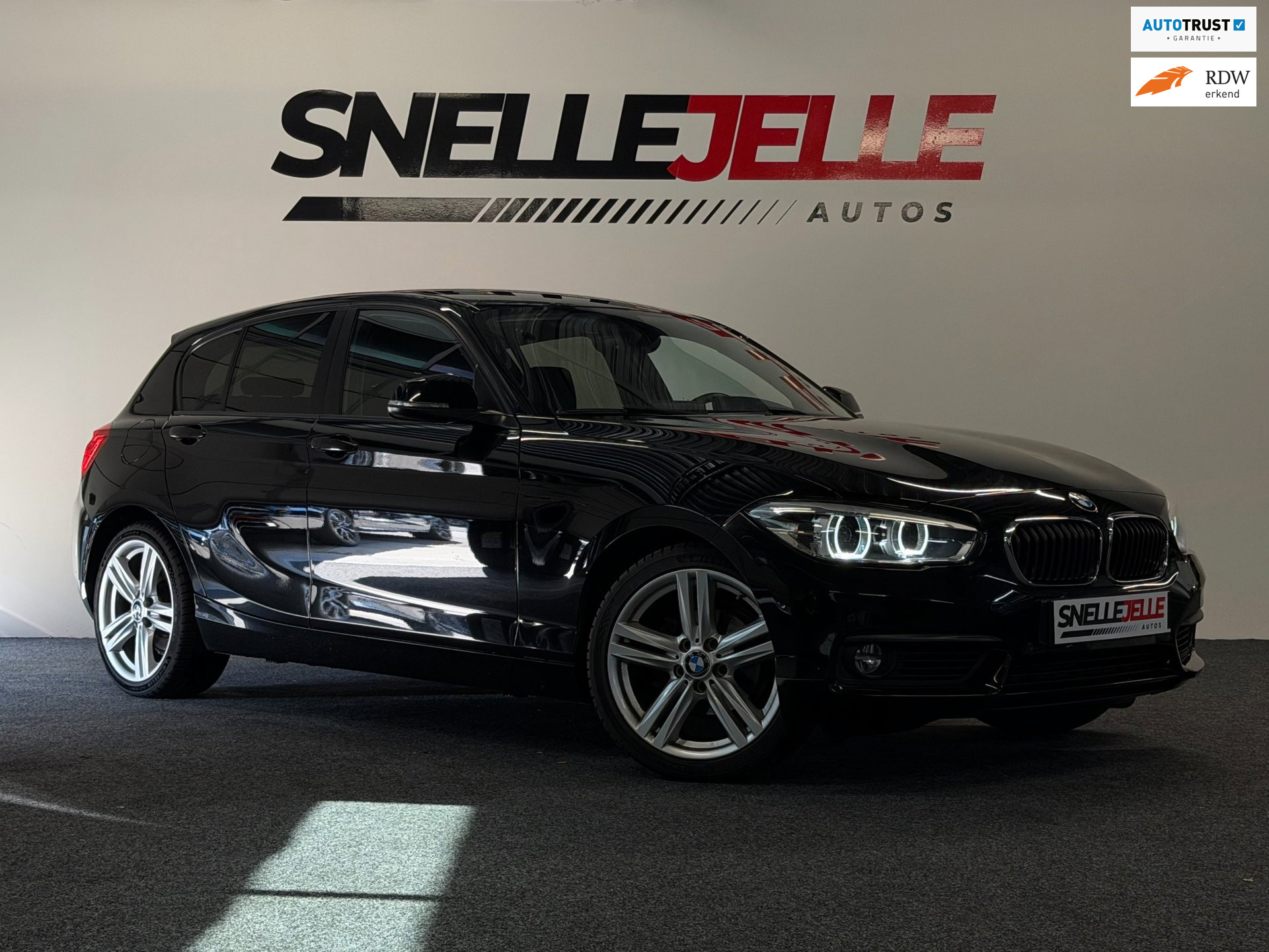 BMW 118i 118i High Executive|PDC VOOR EN ACHTER|STOELVERWARMING|ZEER NETJES| 2017 - voorkant