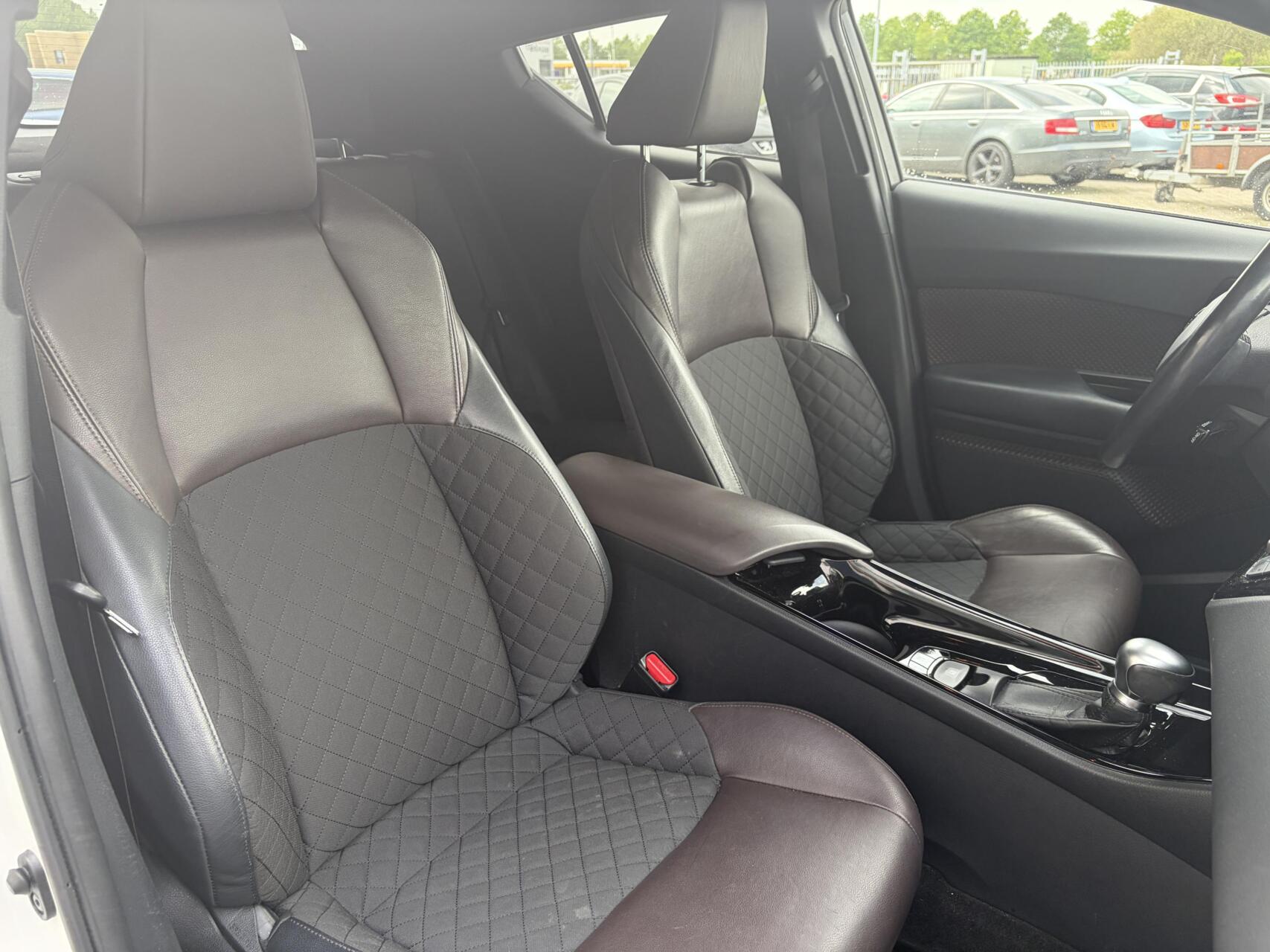 Foto van Toyota Toyota C-hr
