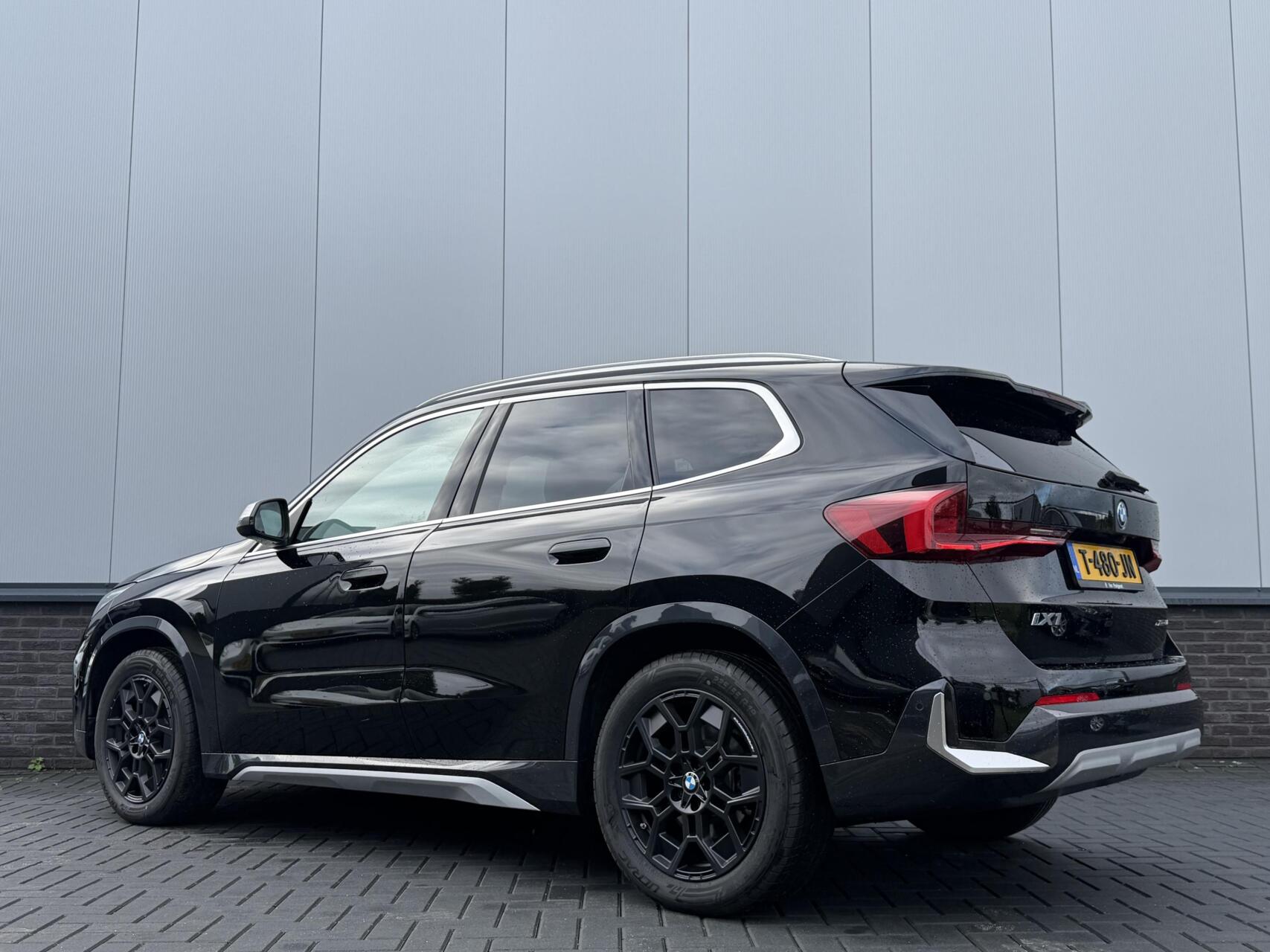 Foto van BMW Ix1 Xdrive30