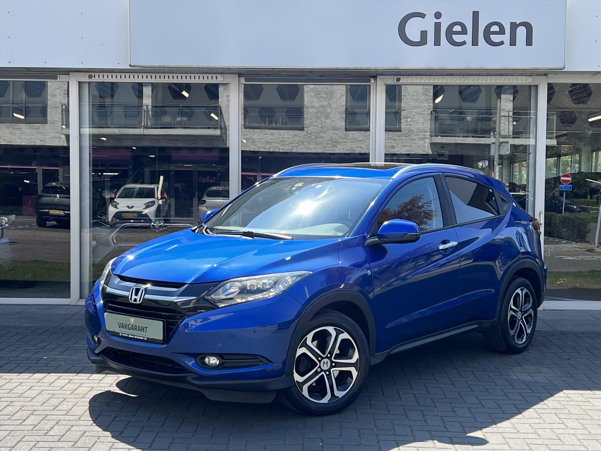 Honda Hr-v 1.5 i-VTEC Executive CVT Automaat | Panoramadak, Parkeersensoren, 17 inch, Stoelverwarming, Cruise control, Climate control 2018 - voorkant