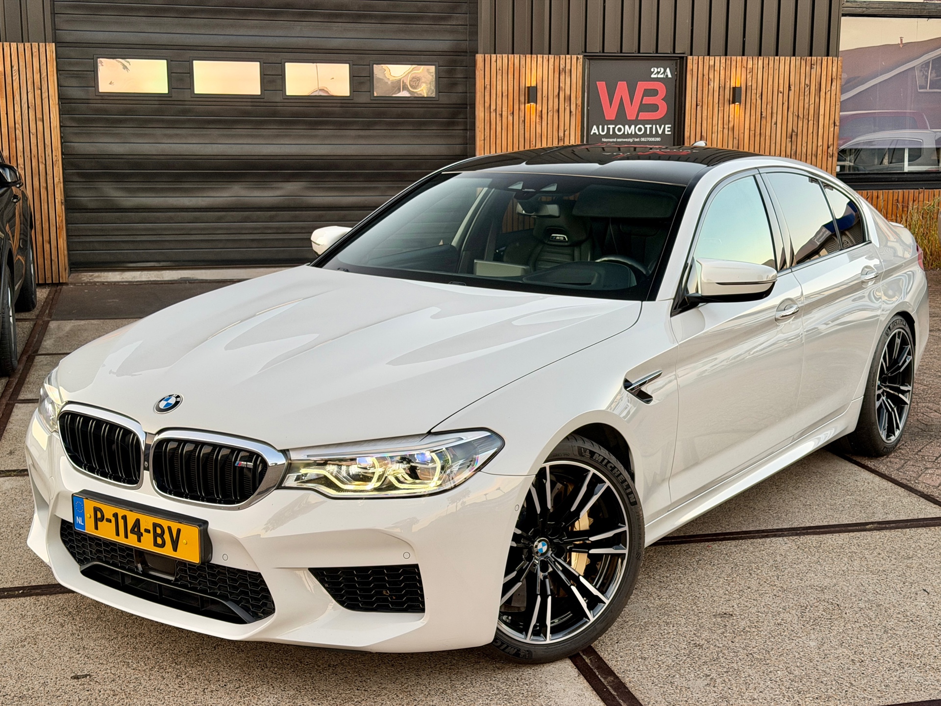 BMW M5 M5 600pk KERAMISCH B&W DRIVERS & TRACK PACKAGE 2018 - voorkant