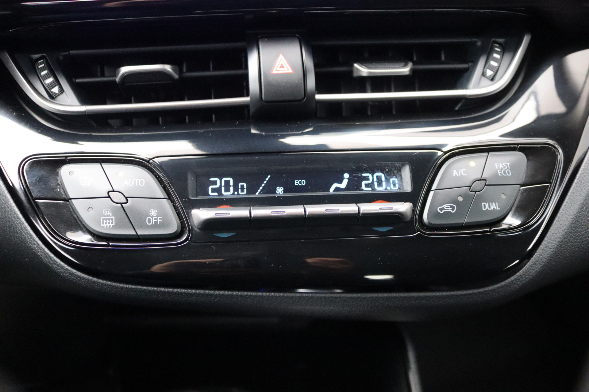 Foto van Toyota C-hr