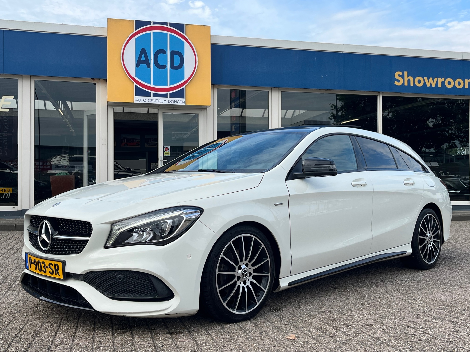 Mercedes-Benz Cla 200 200 AMG Pakket | PanoramaDak | Carplay | Trekhaak afneembaar | Apk 10-2027 | 2018 - voorkant